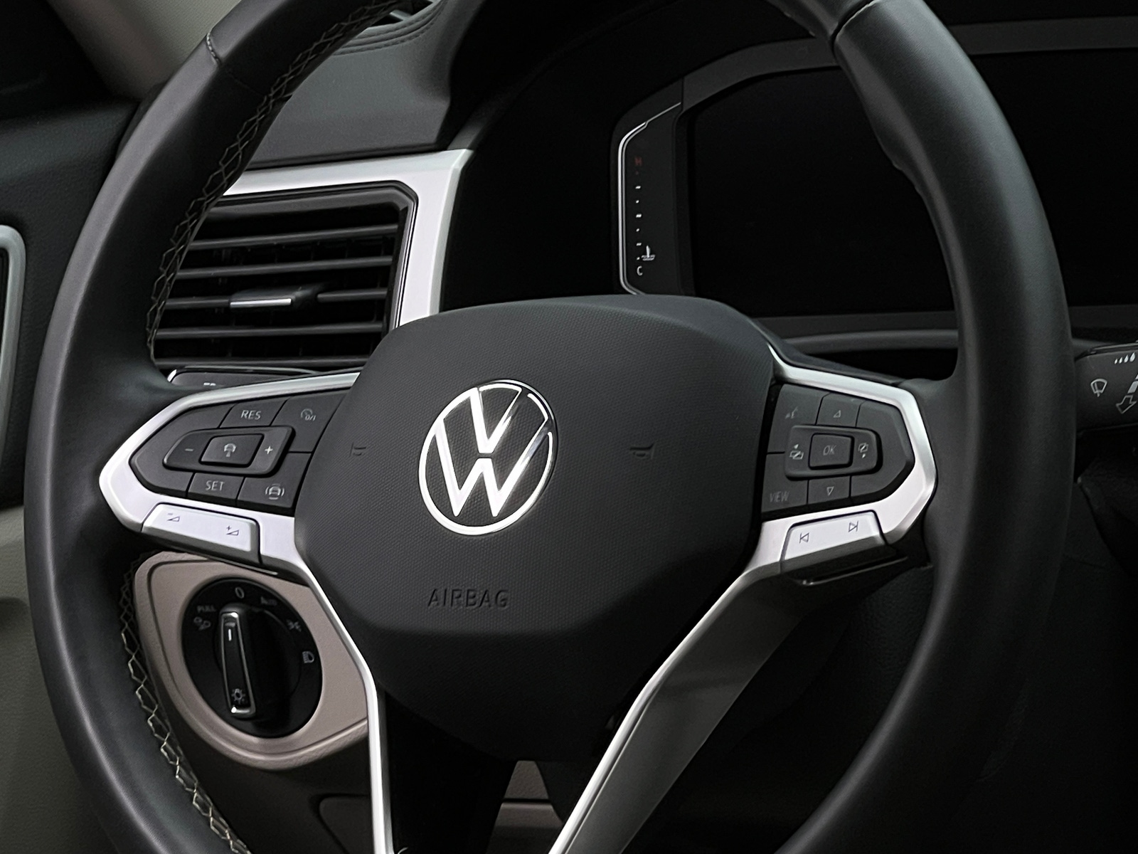 Thumbnail: 2022 Volkswagen Atlas - 4