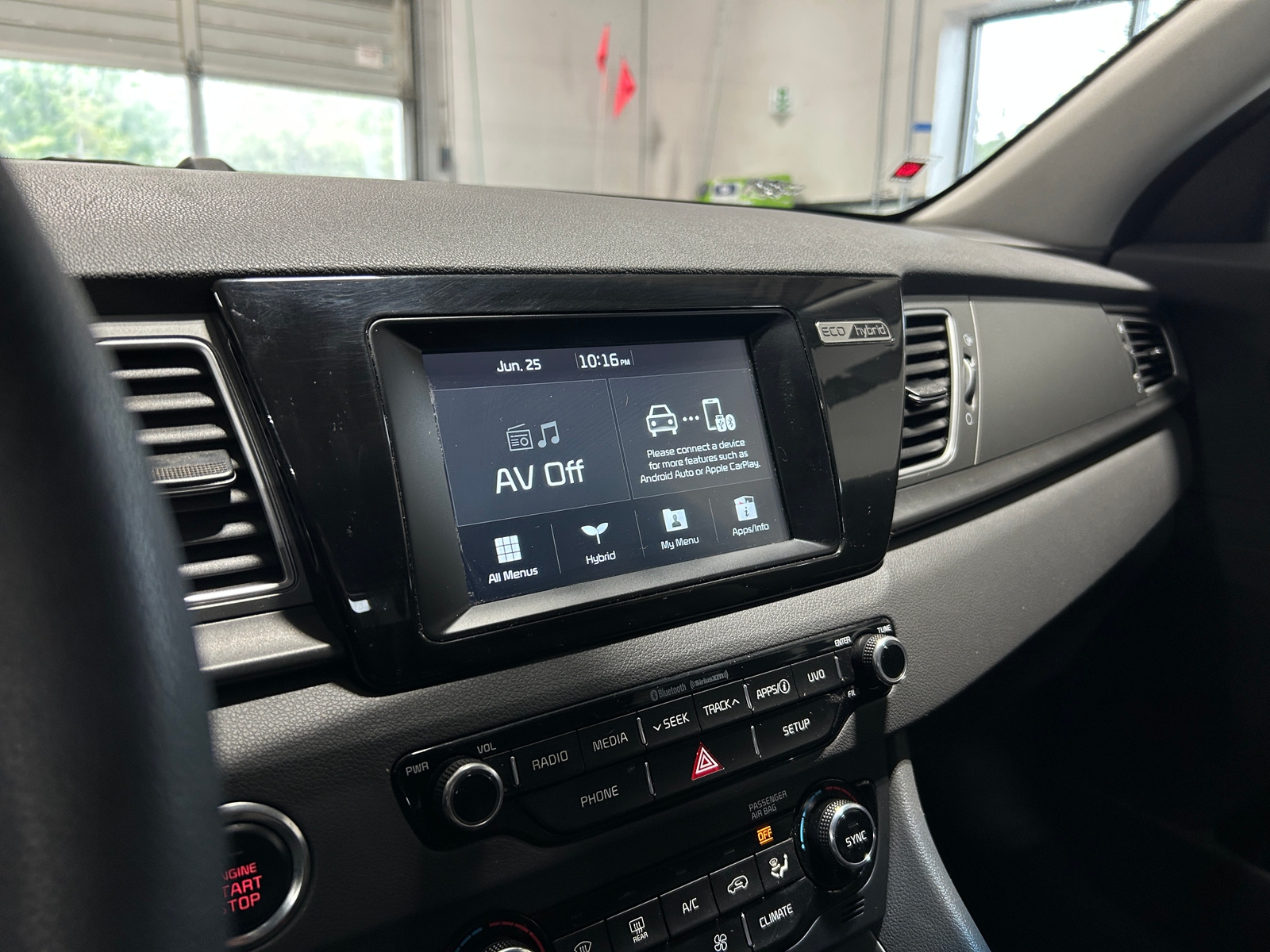 Thumbnail: 2019 Kia Niro - 4