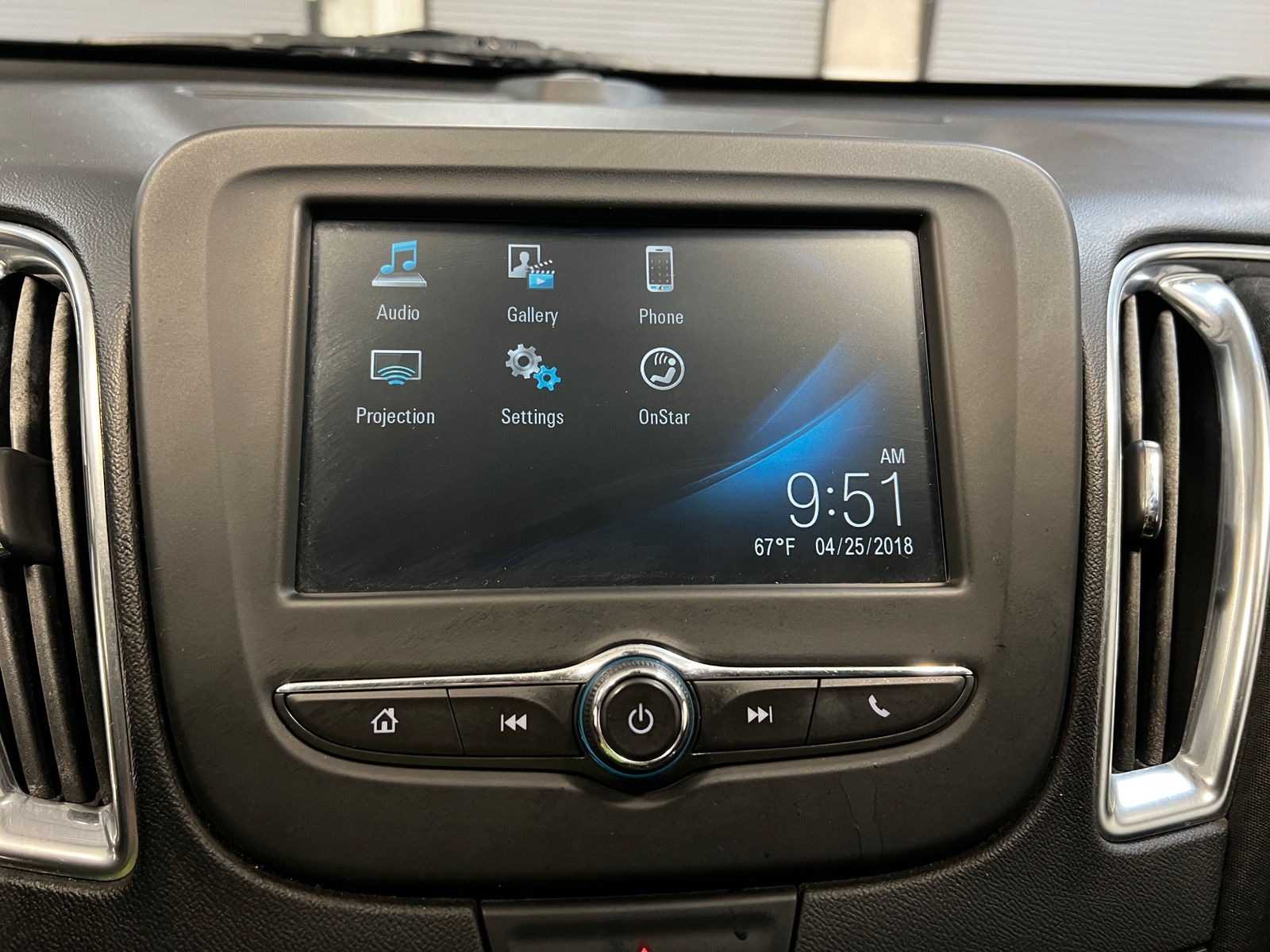 Thumbnail: 2018 Chevrolet Malibu - 4