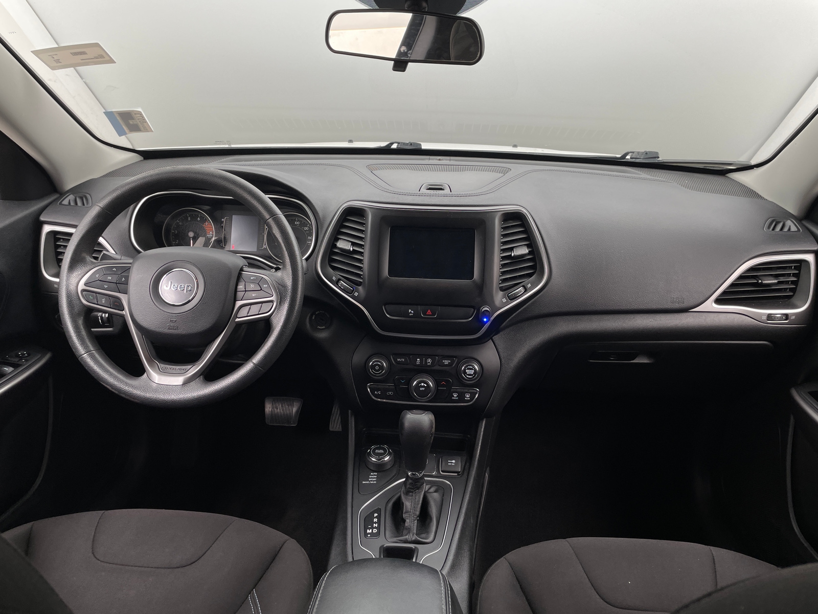 Thumbnail: 2019 Jeep Cherokee - 3