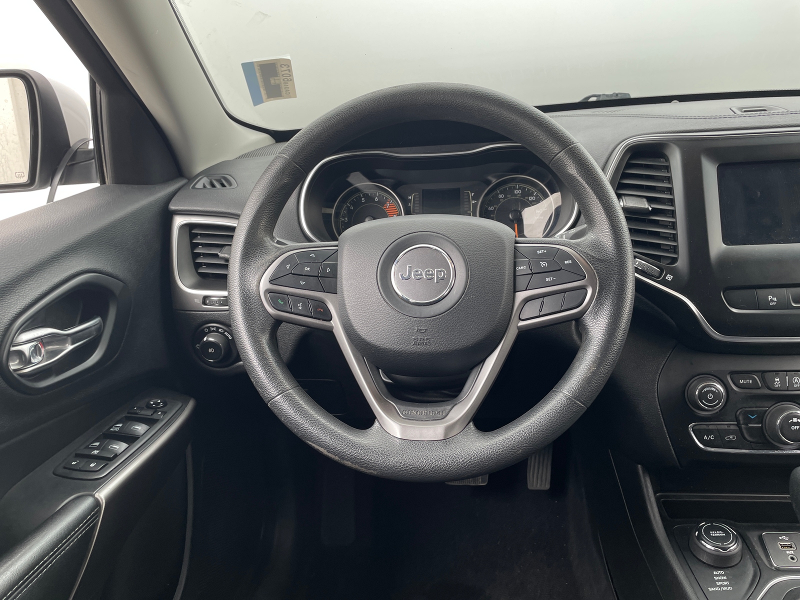 Thumbnail: 2019 Jeep Cherokee - 5