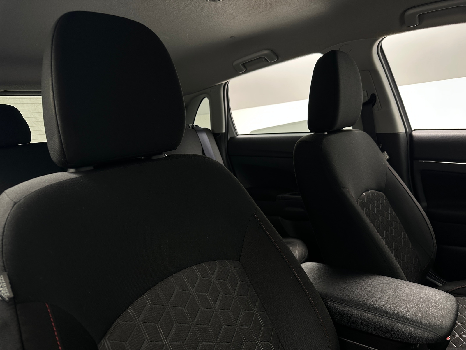 Thumbnail: 2022 Mitsubishi Outlander Sport - 2