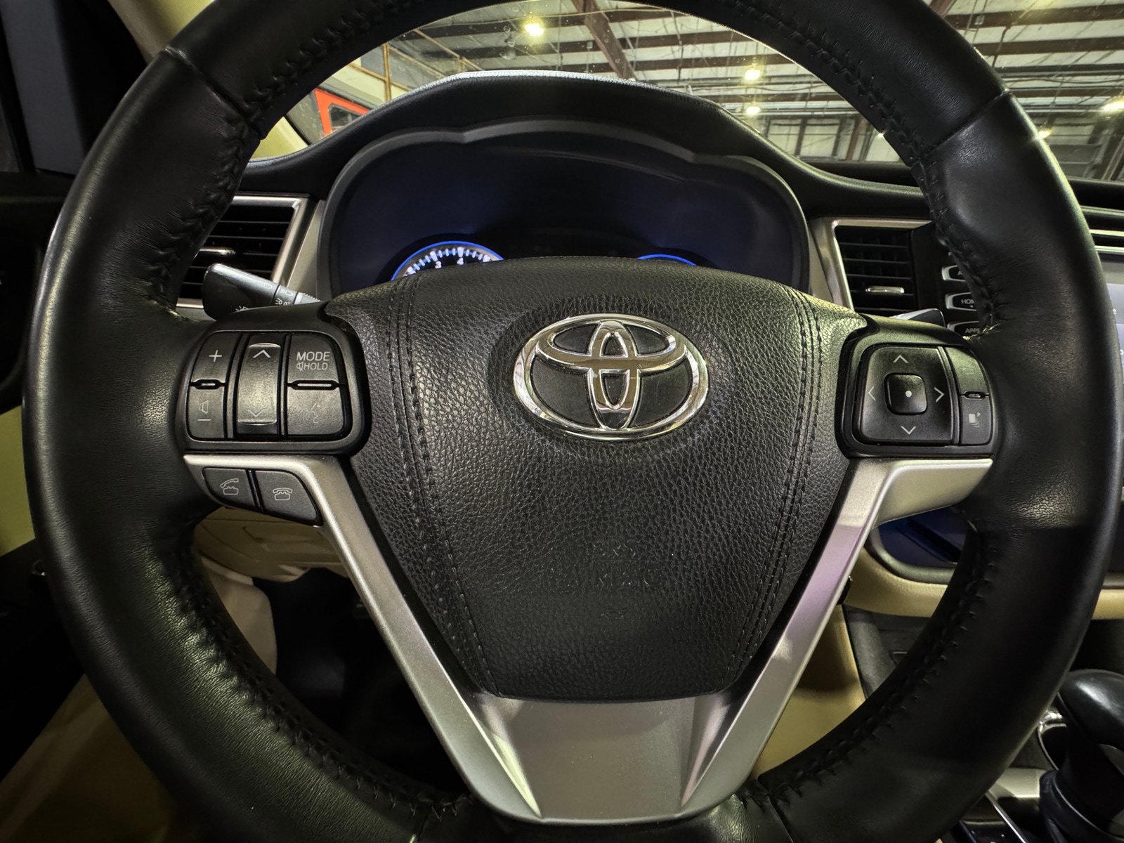 Thumbnail: 2015 Toyota Highlander - 4