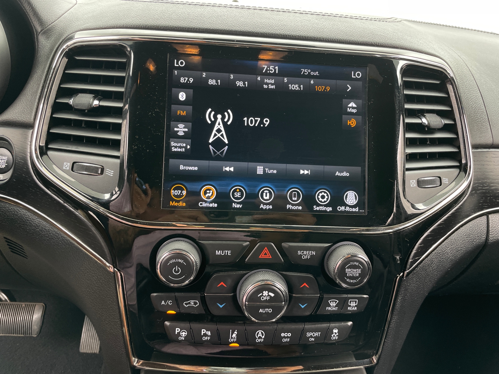Thumbnail: 2020 Jeep Grand Cherokee - 3