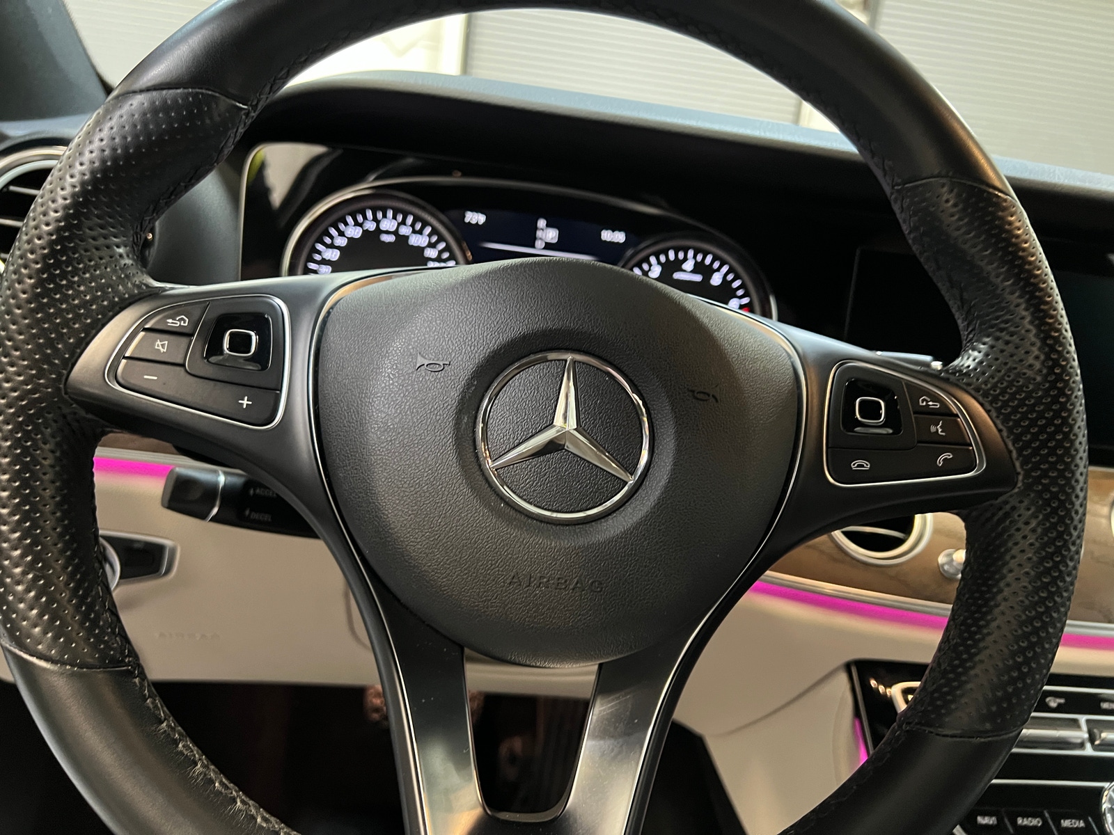 Thumbnail: 2017 Mercedes-Benz E-Class - 4