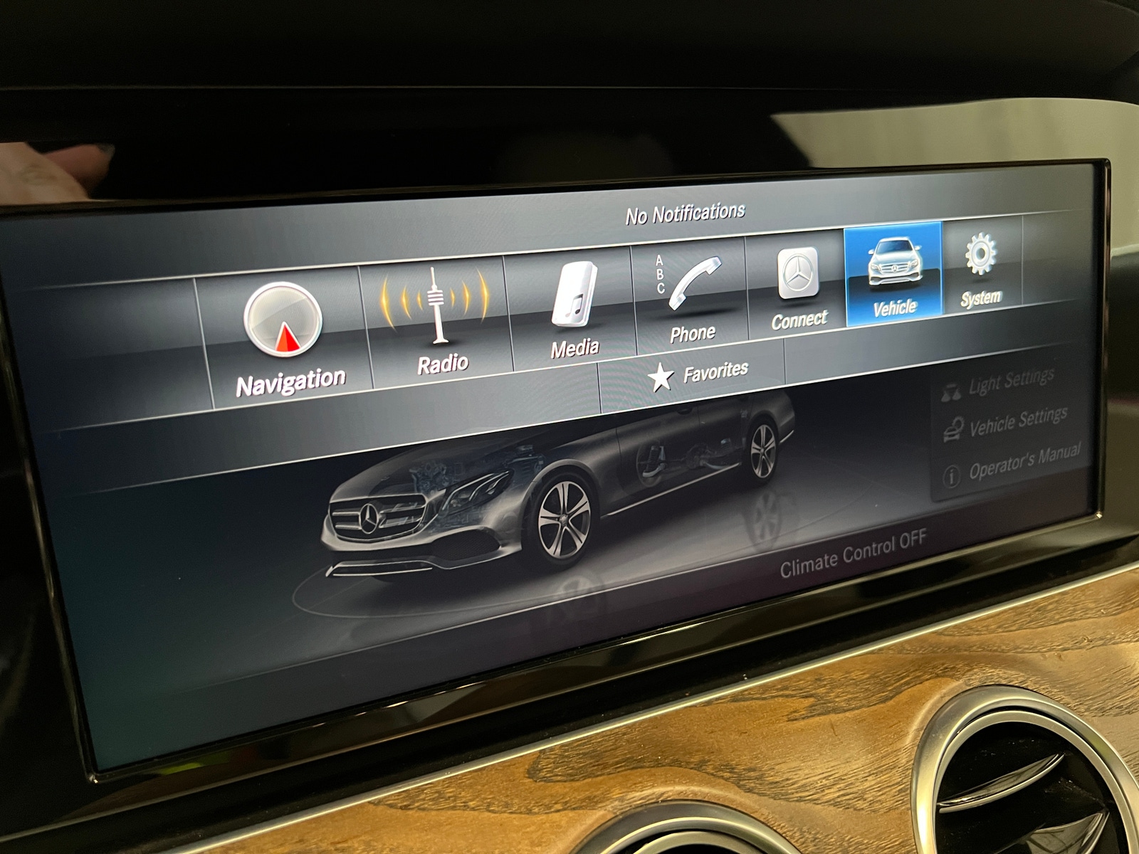 Thumbnail: 2017 Mercedes-Benz E-Class - 3
