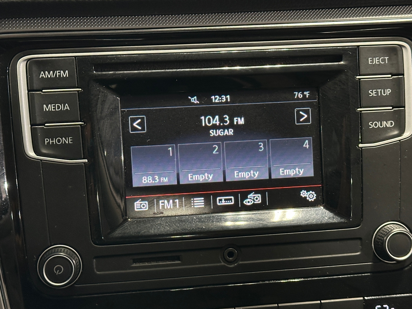 Thumbnail: 2016 Volkswagen Passat - 4