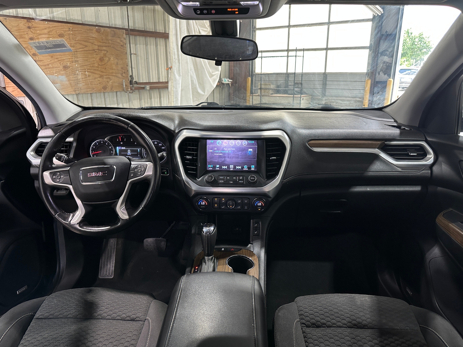 Thumbnail: 2018 GMC Acadia - 3