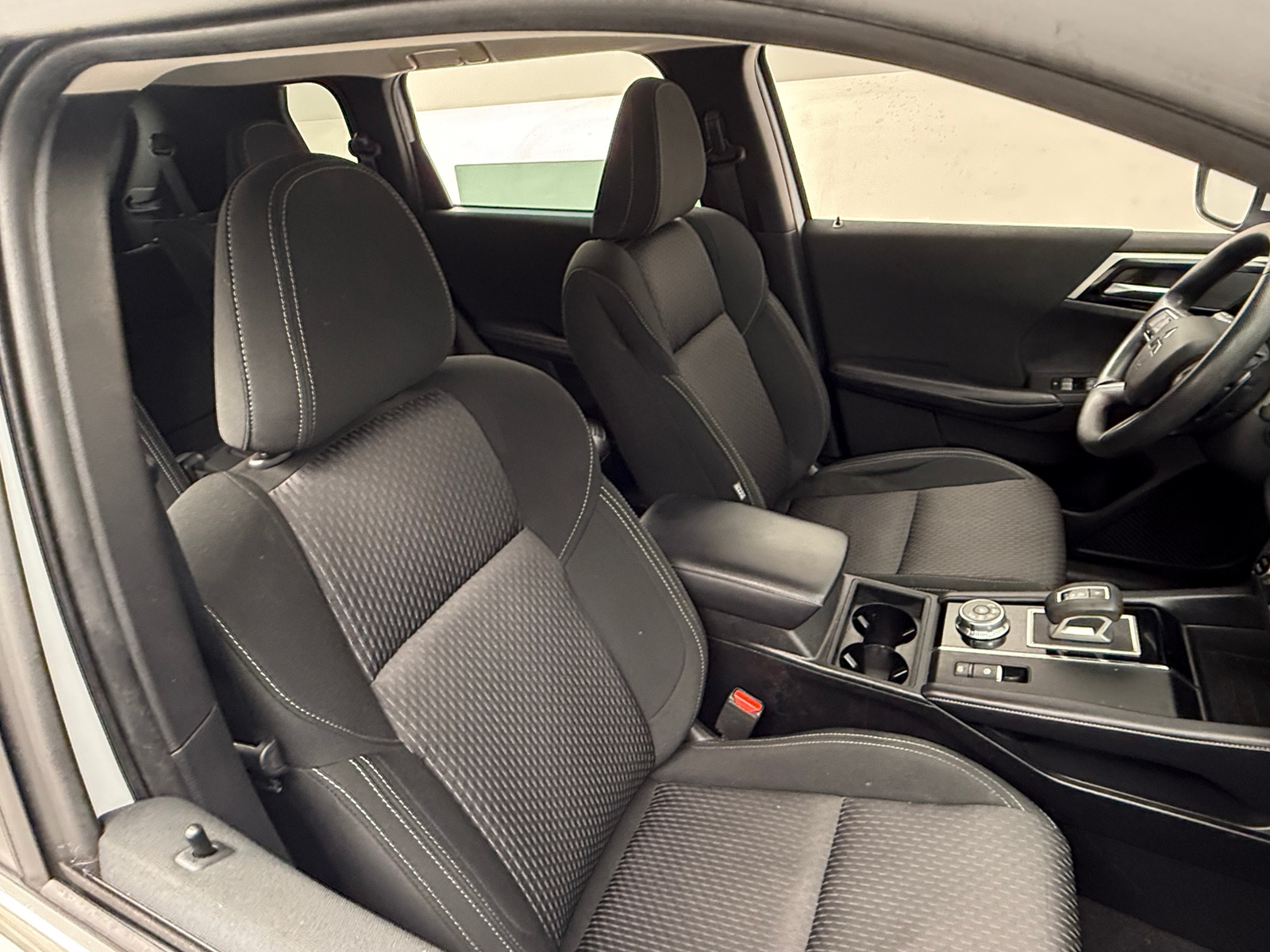 Thumbnail: 2023 Mitsubishi Outlander - 2