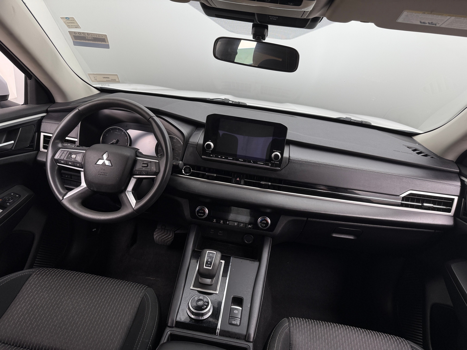 Thumbnail: 2023 Mitsubishi Outlander - 3