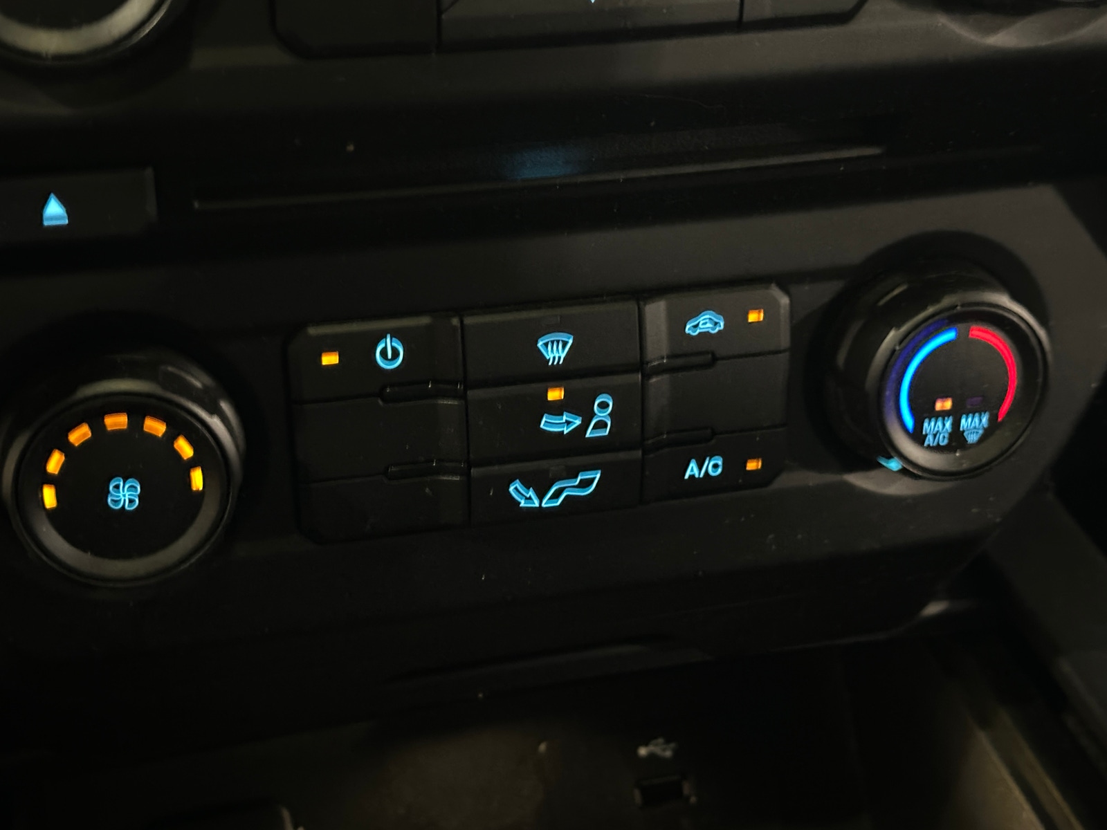 Thumbnail: 2016 Ford Econoline - 4