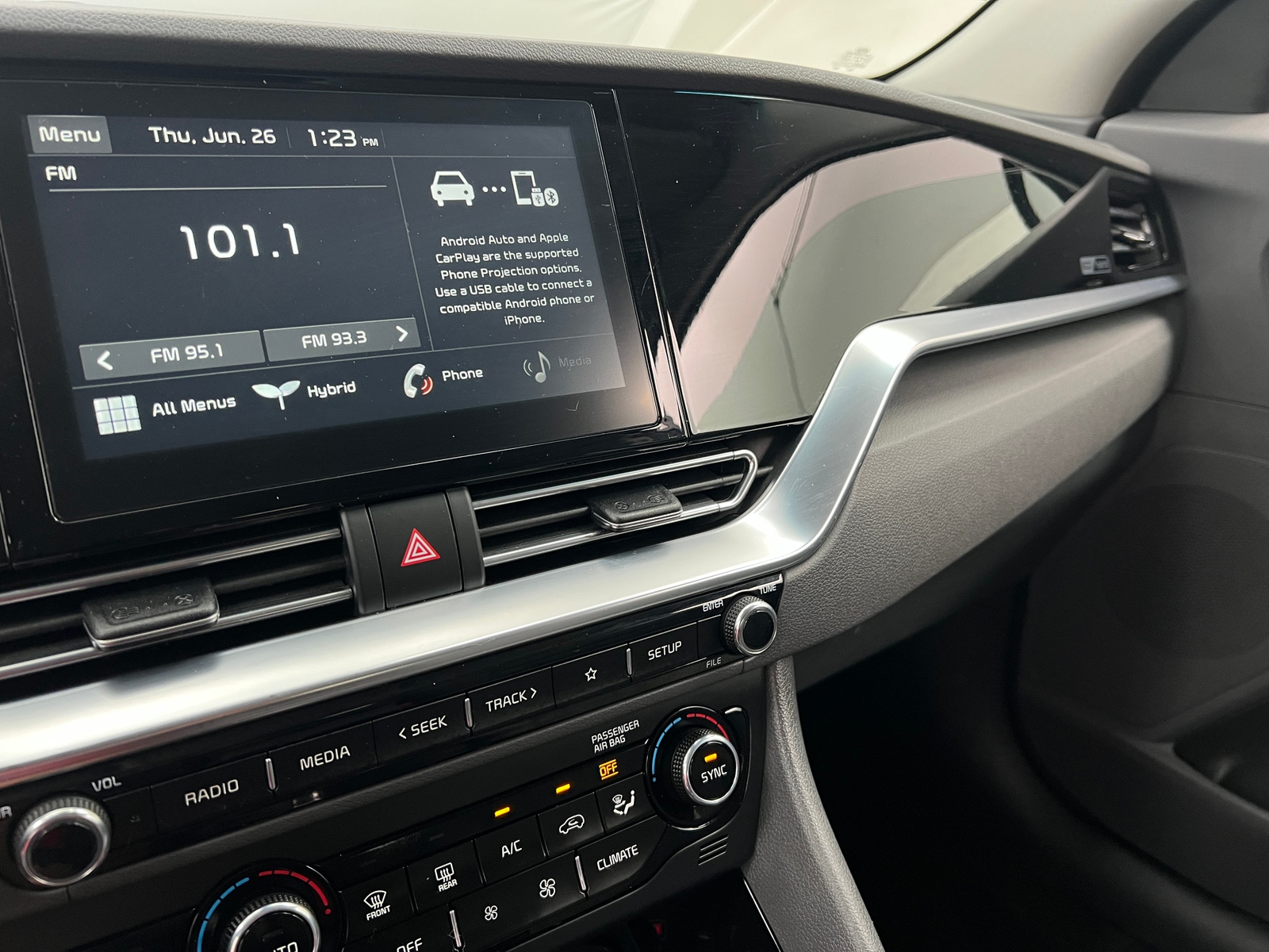 Thumbnail: 2020 Kia Niro - 4