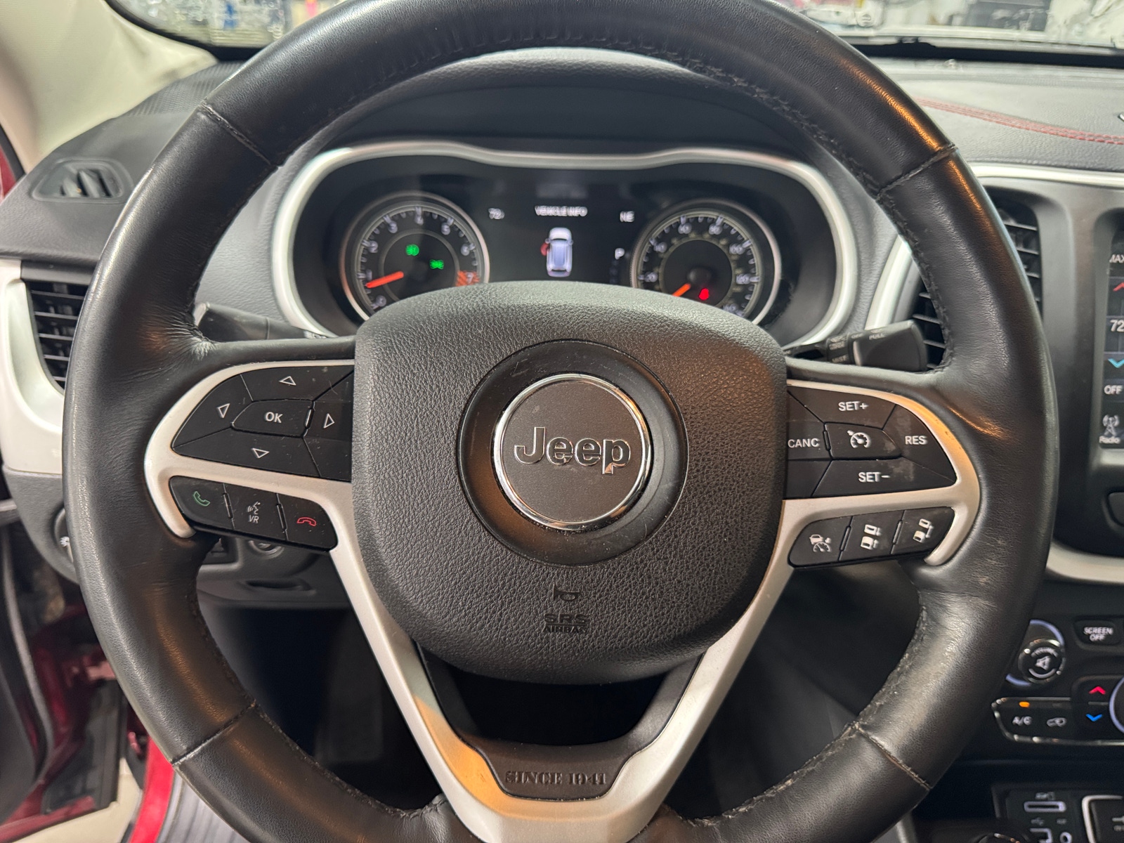 Thumbnail: 2015 Jeep Cherokee - 4