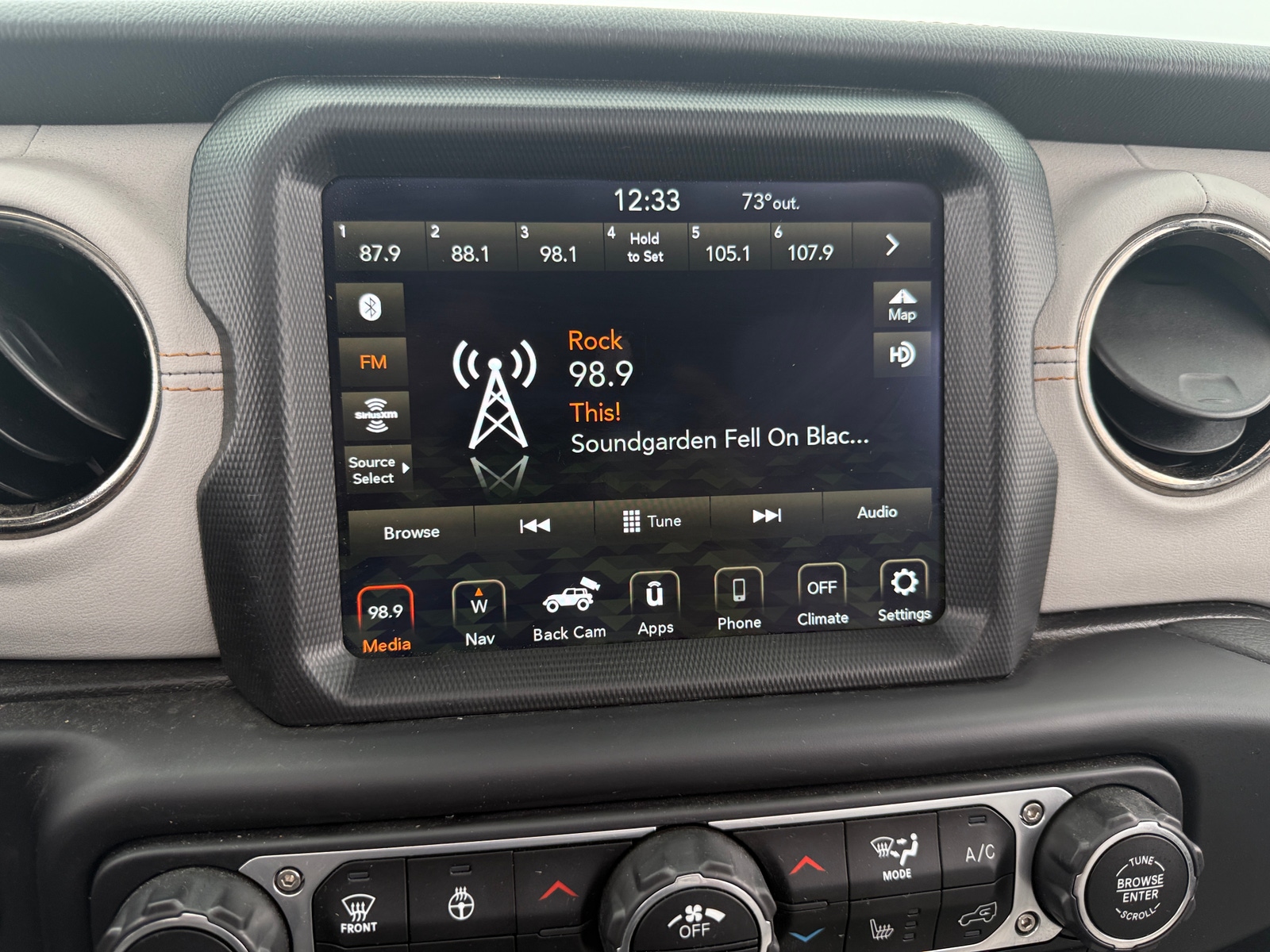 Thumbnail: 2022 Jeep Wrangler - 3