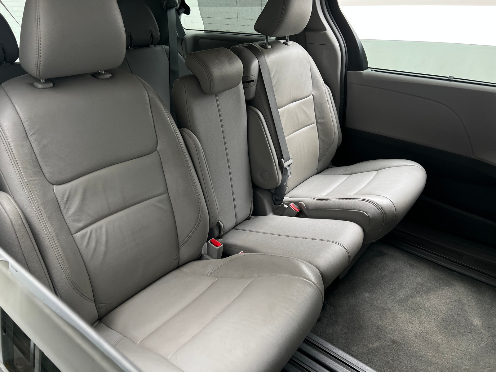 Thumbnail: 2018 Toyota Sienna - 5
