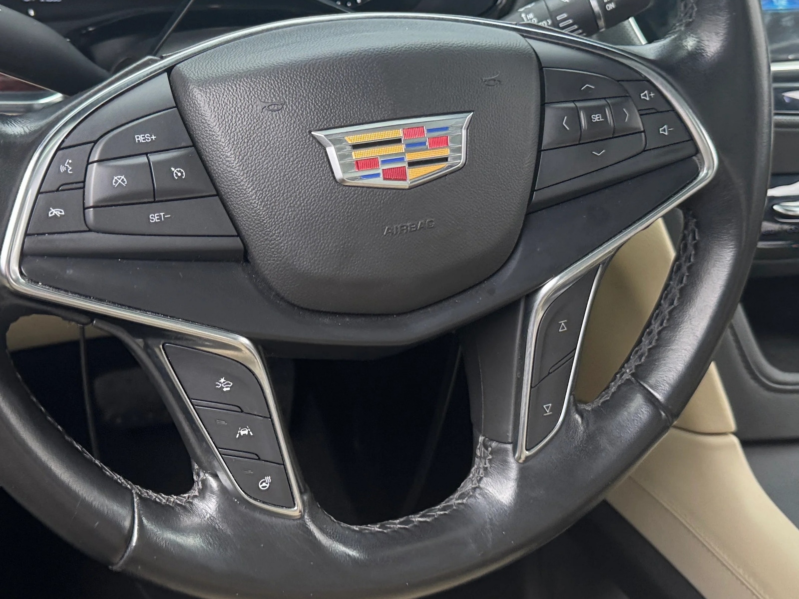 Thumbnail: 2019 Cadillac XT5 - 4