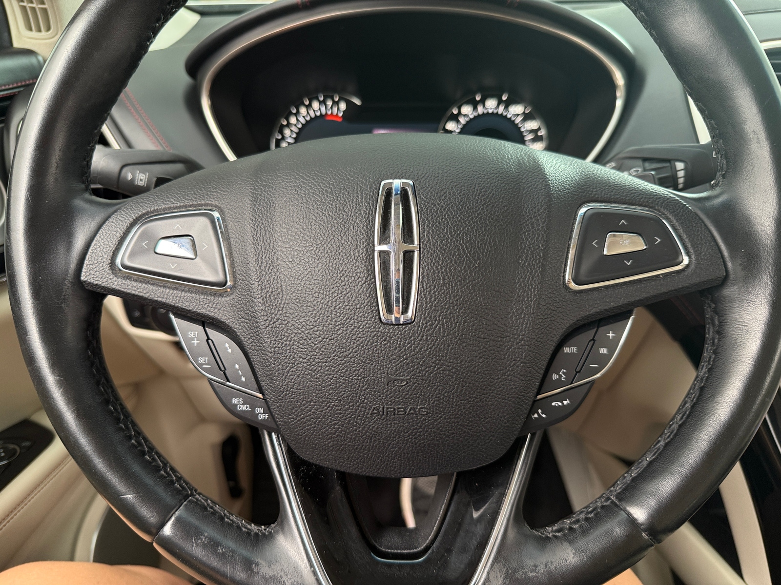 Thumbnail: 2016 Lincoln MKX - 4