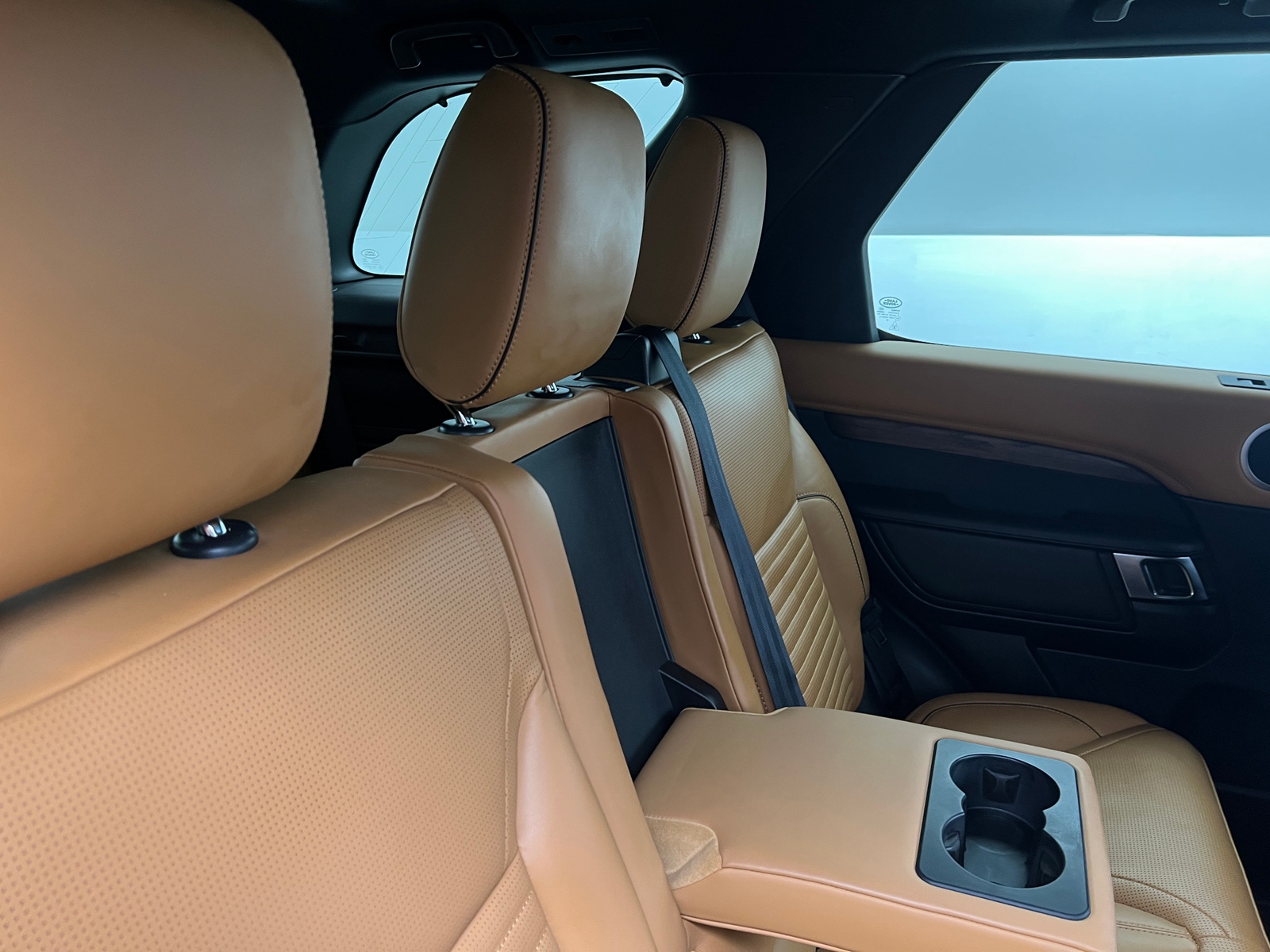 Thumbnail: 2020 Land Rover Discovery - 5