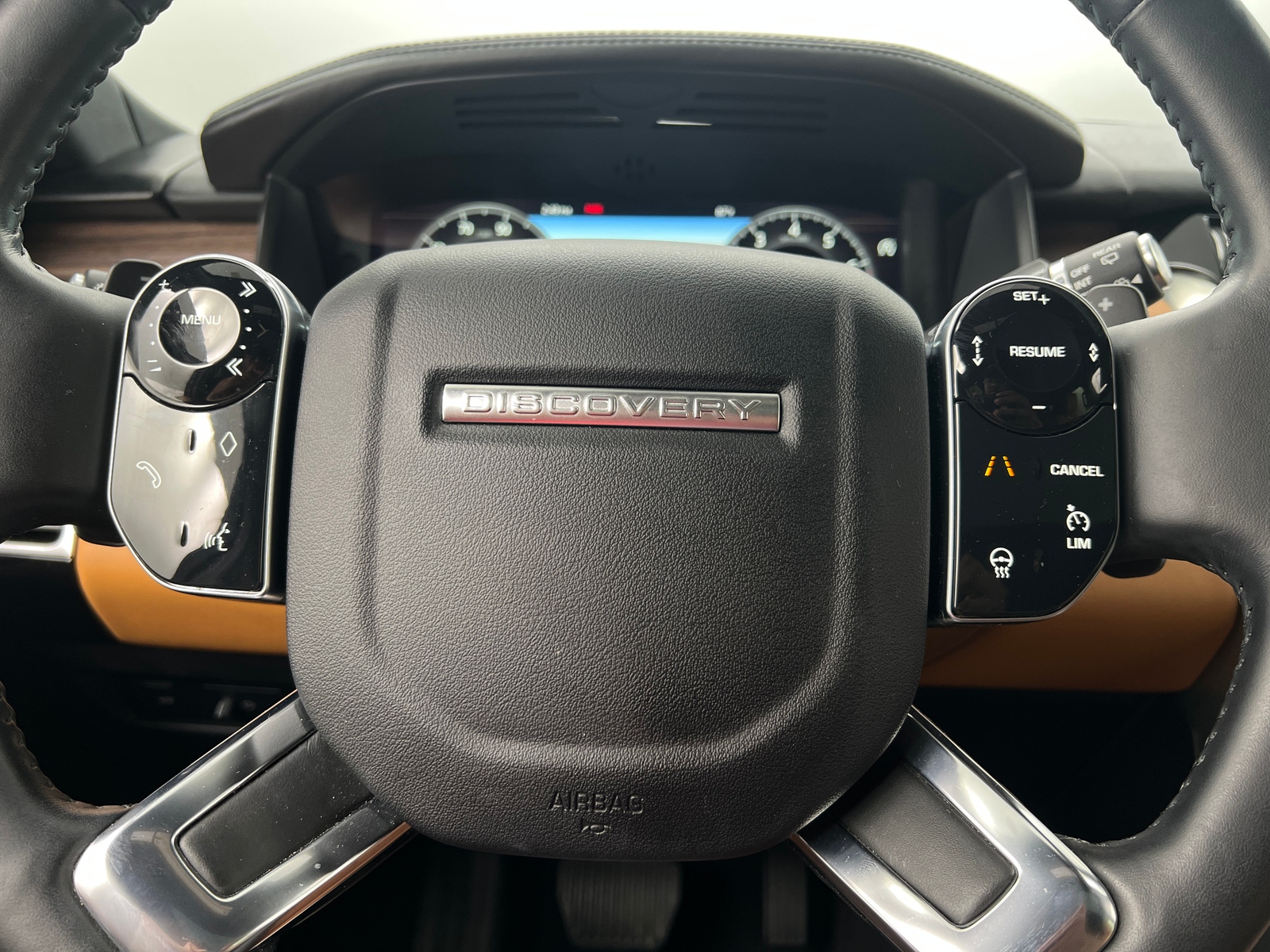 Thumbnail: 2020 Land Rover Discovery - 4