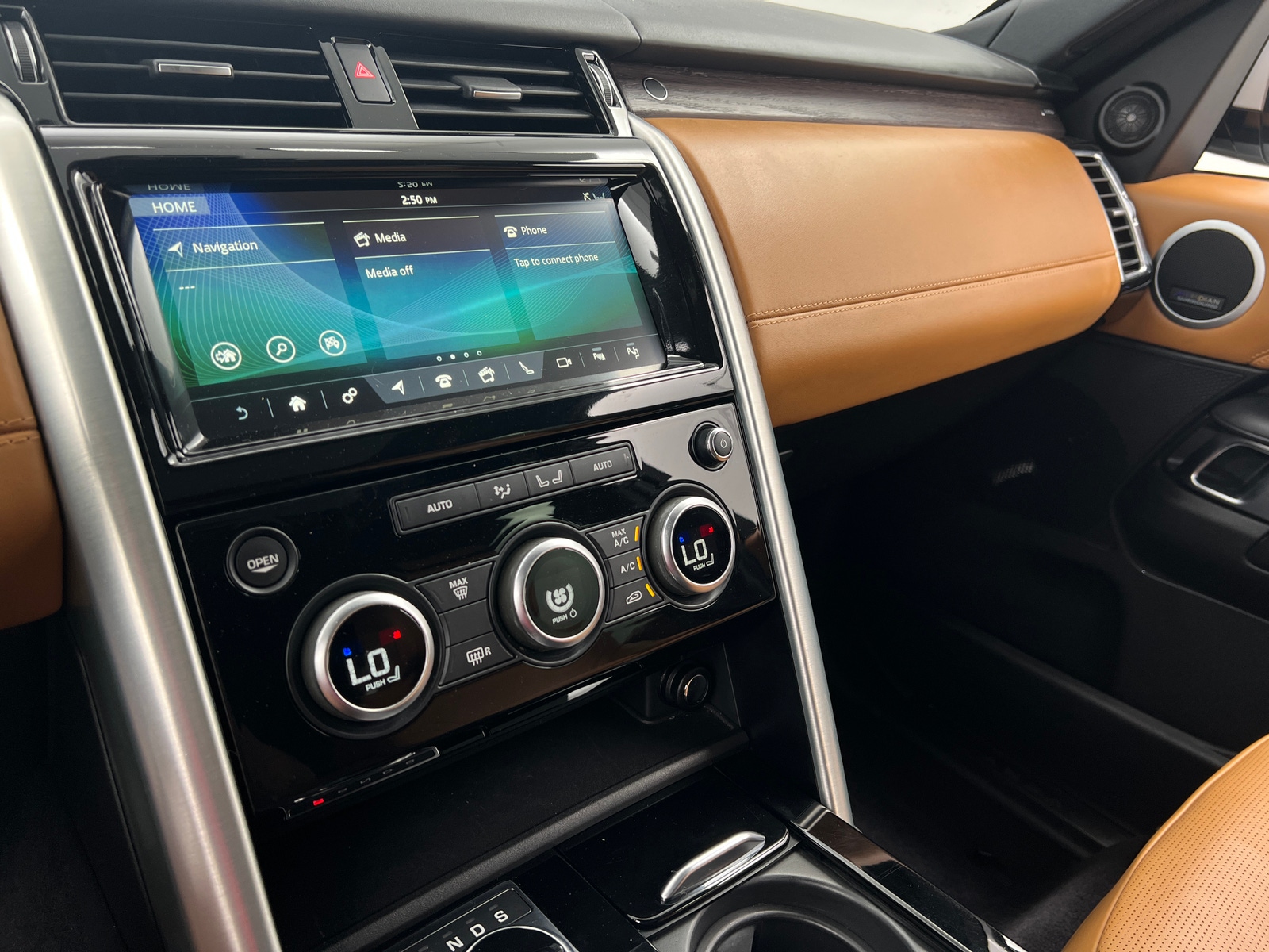 Thumbnail: 2020 Land Rover Discovery - 3