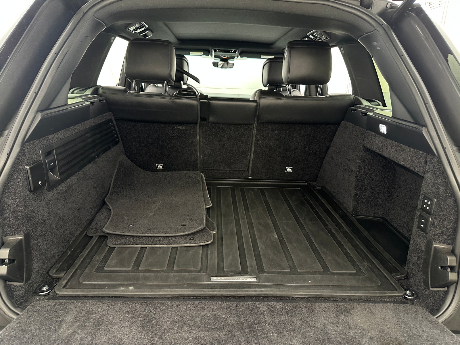 Thumbnail: 2020 Land Rover Range Rover - 6