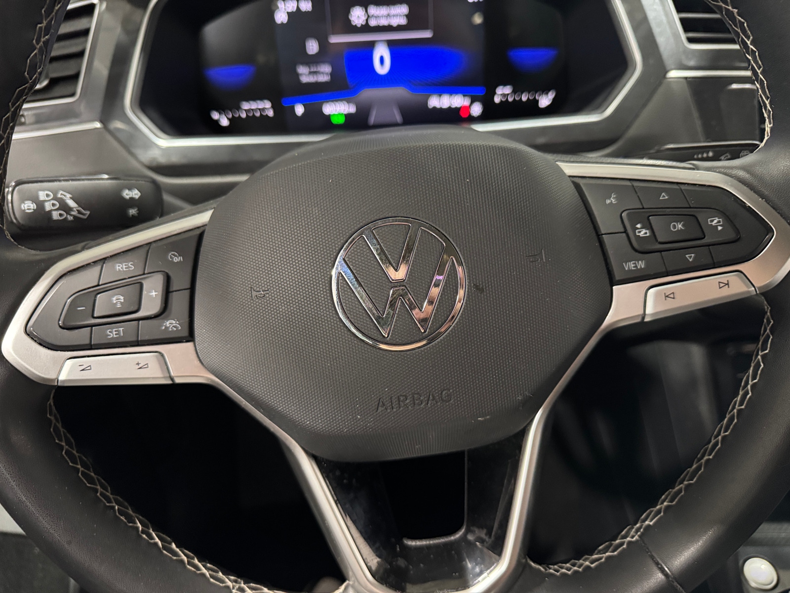 Thumbnail: 2023 Volkswagen Tiguan - 4