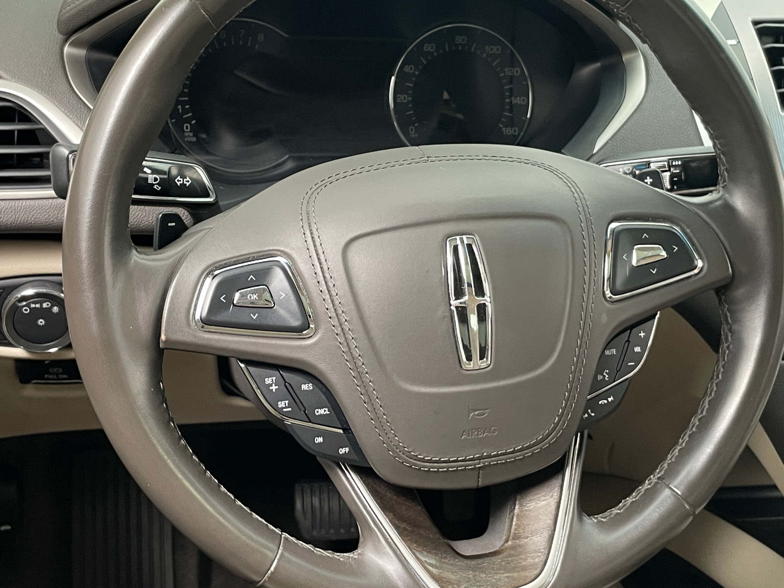 Thumbnail: 2017 Lincoln MKZ - 4