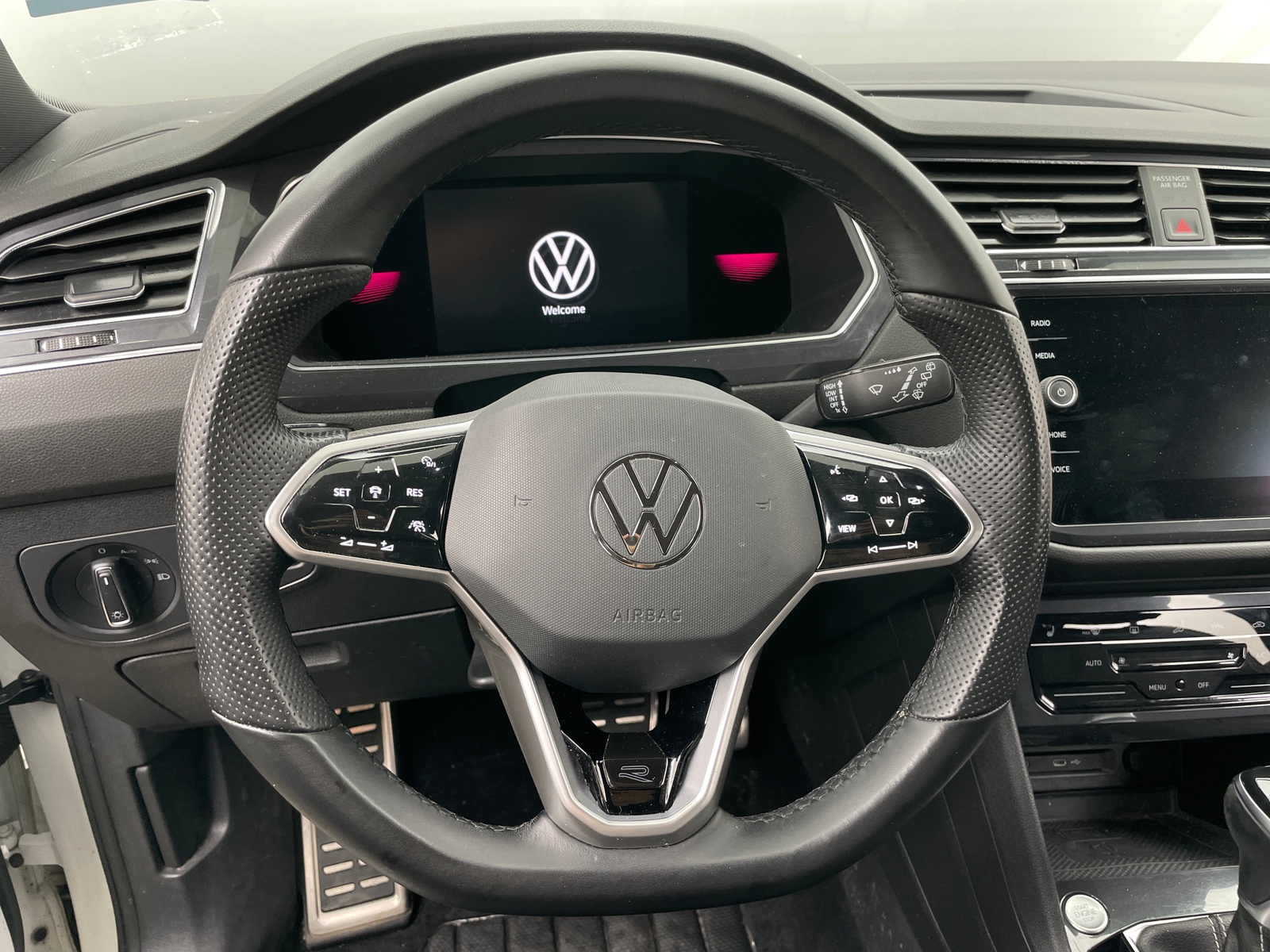 Thumbnail: 2022 Volkswagen Tiguan - 4