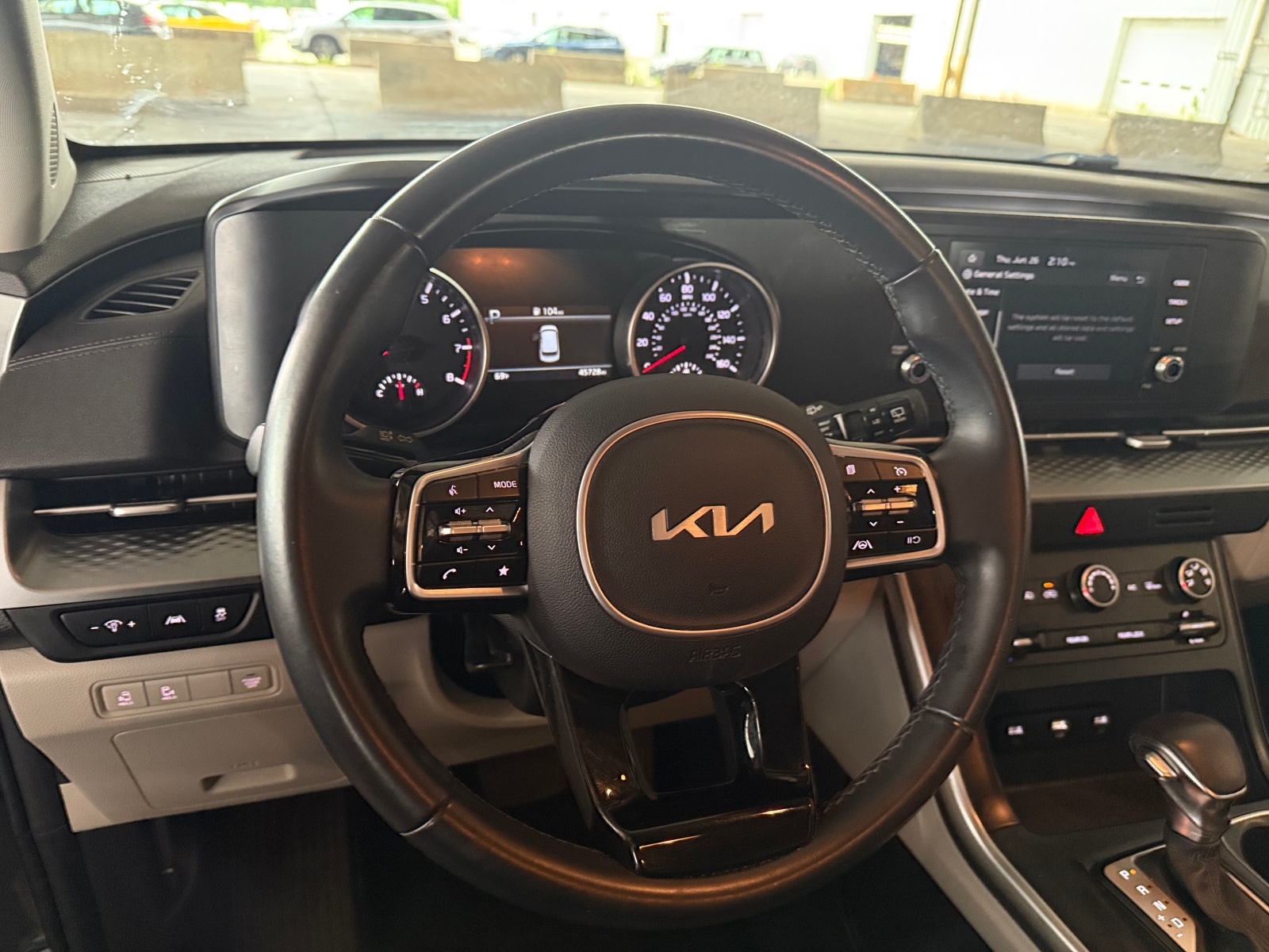 Thumbnail: 2023 Kia Carnival - 4