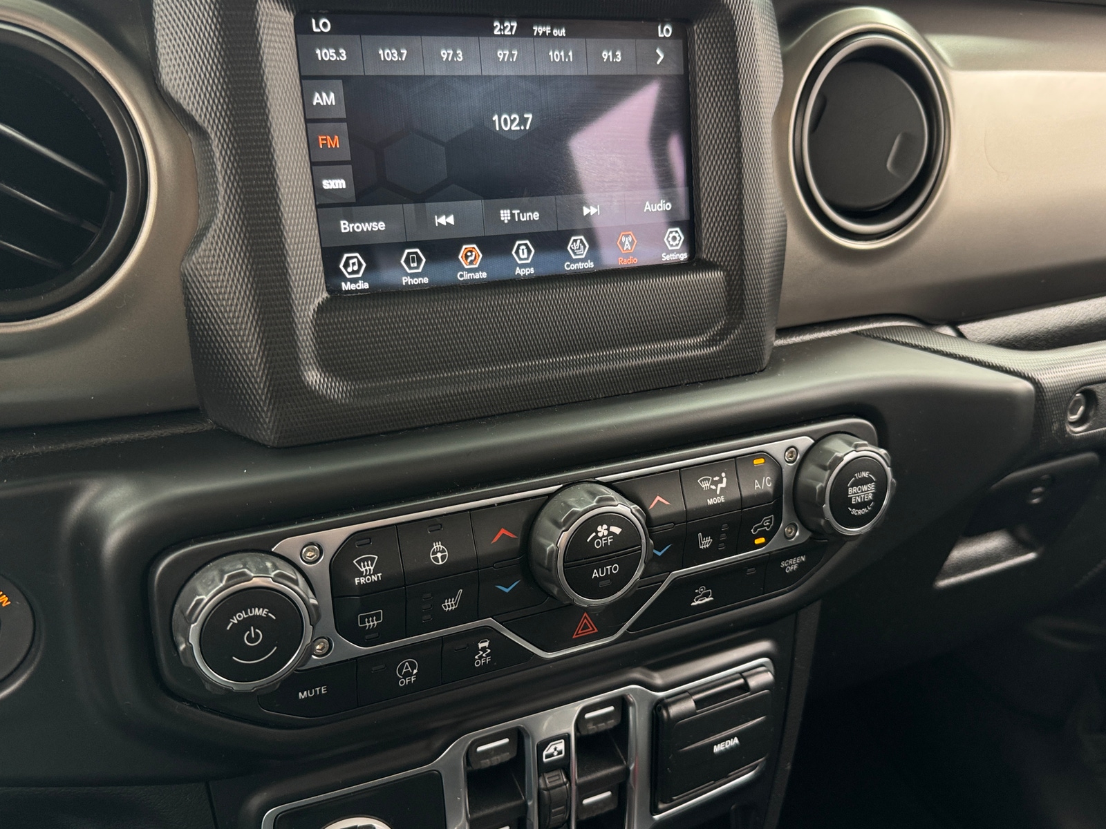 Thumbnail: 2021 Jeep Gladiator - 4