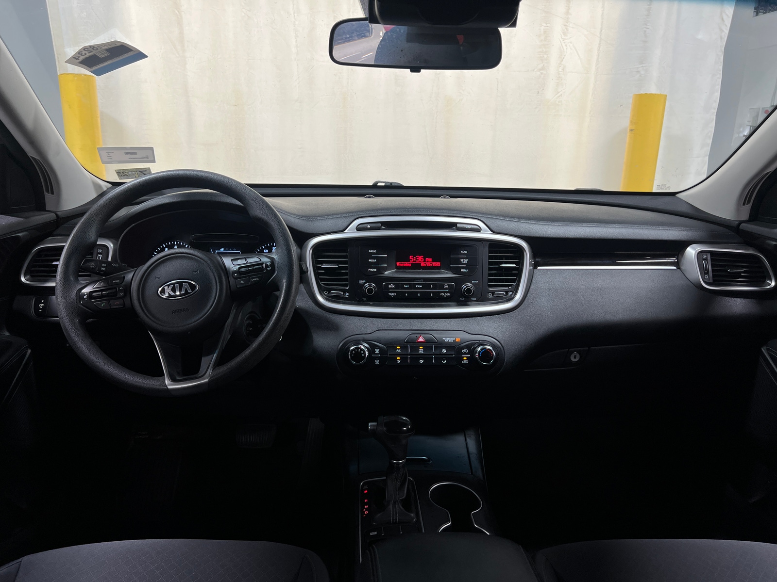Thumbnail: 2017 Kia Sorento - 3