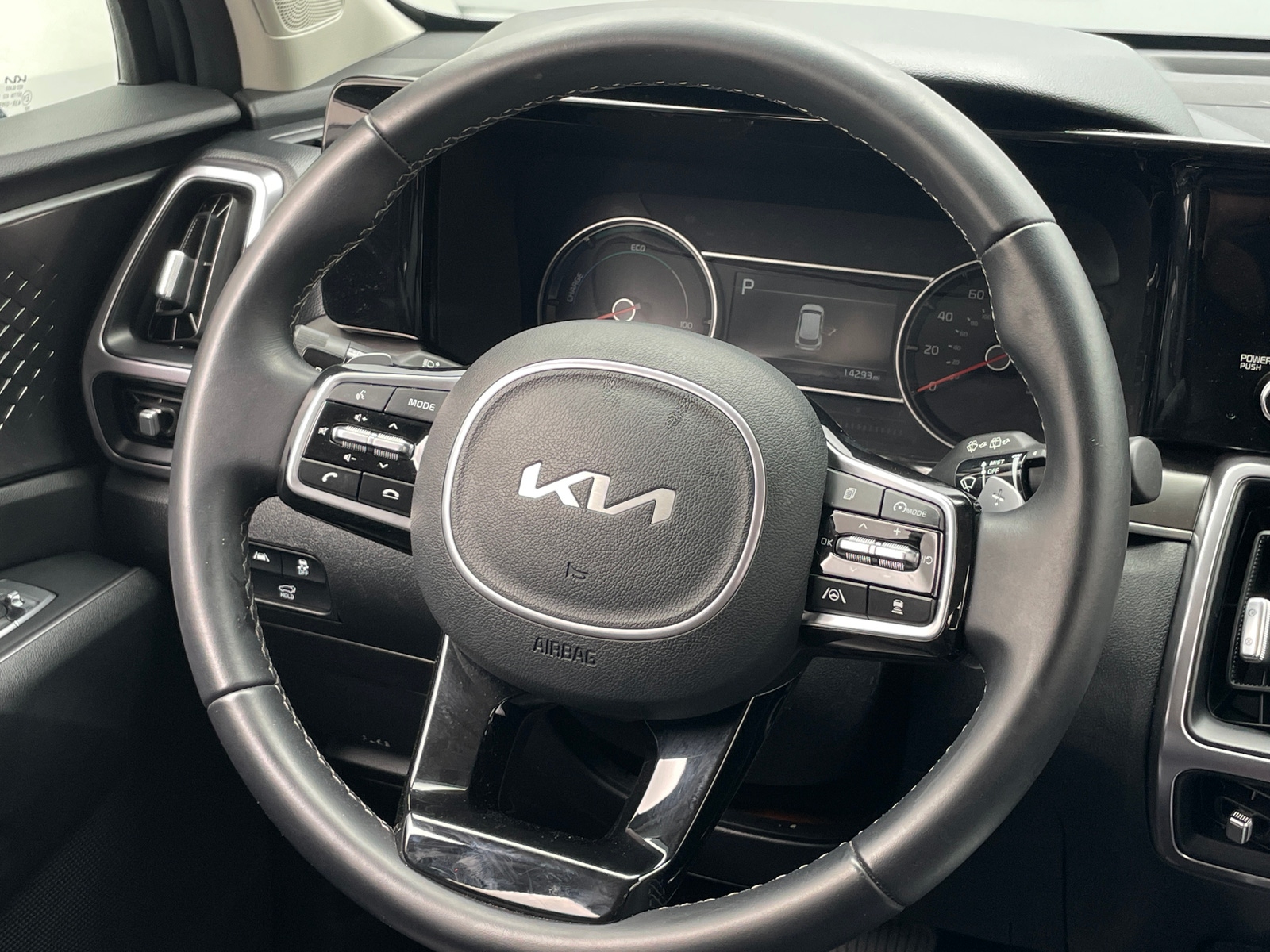 Thumbnail: 2023 Kia Sorento - 4
