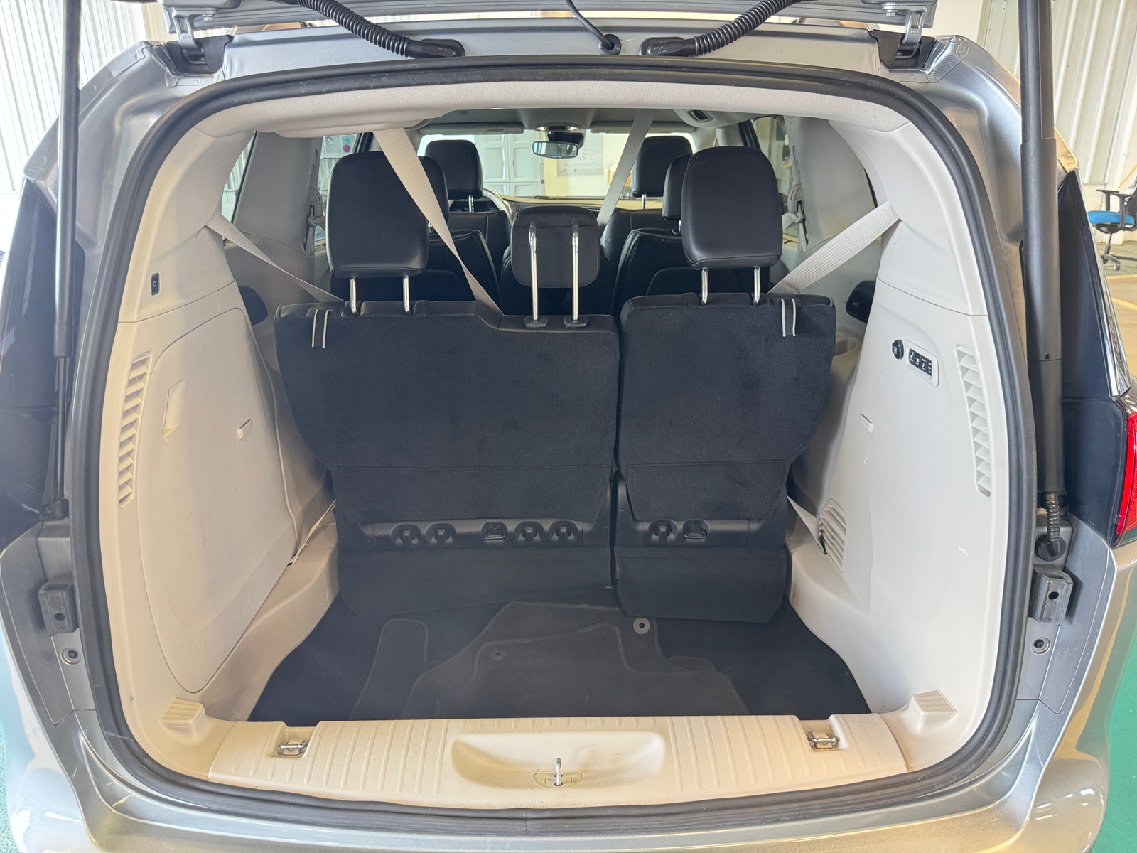 Thumbnail: 2019 Chrysler Pacifica - 6