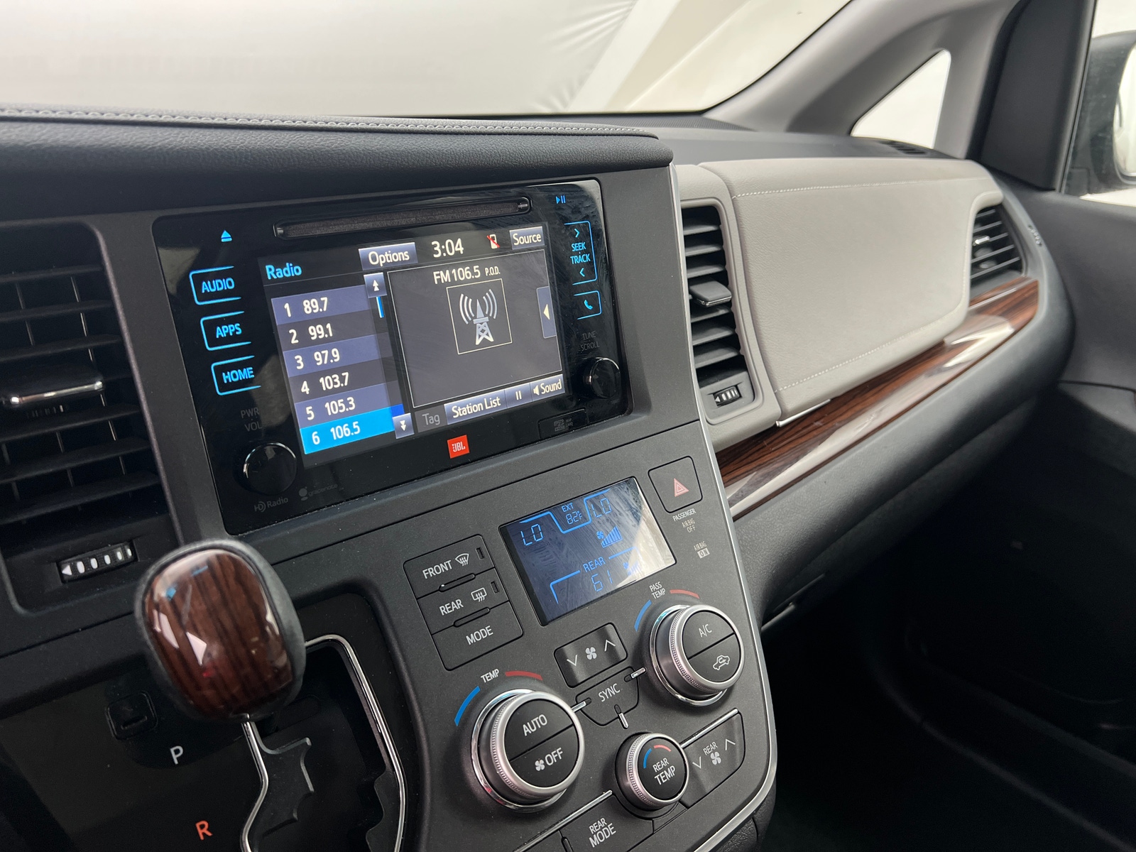 Thumbnail: 2015 Toyota Sienna - 3