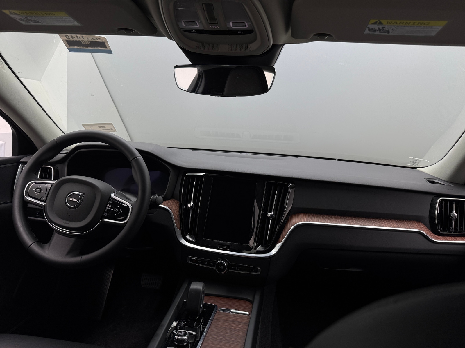Thumbnail: 2025 Volvo S60 - 2