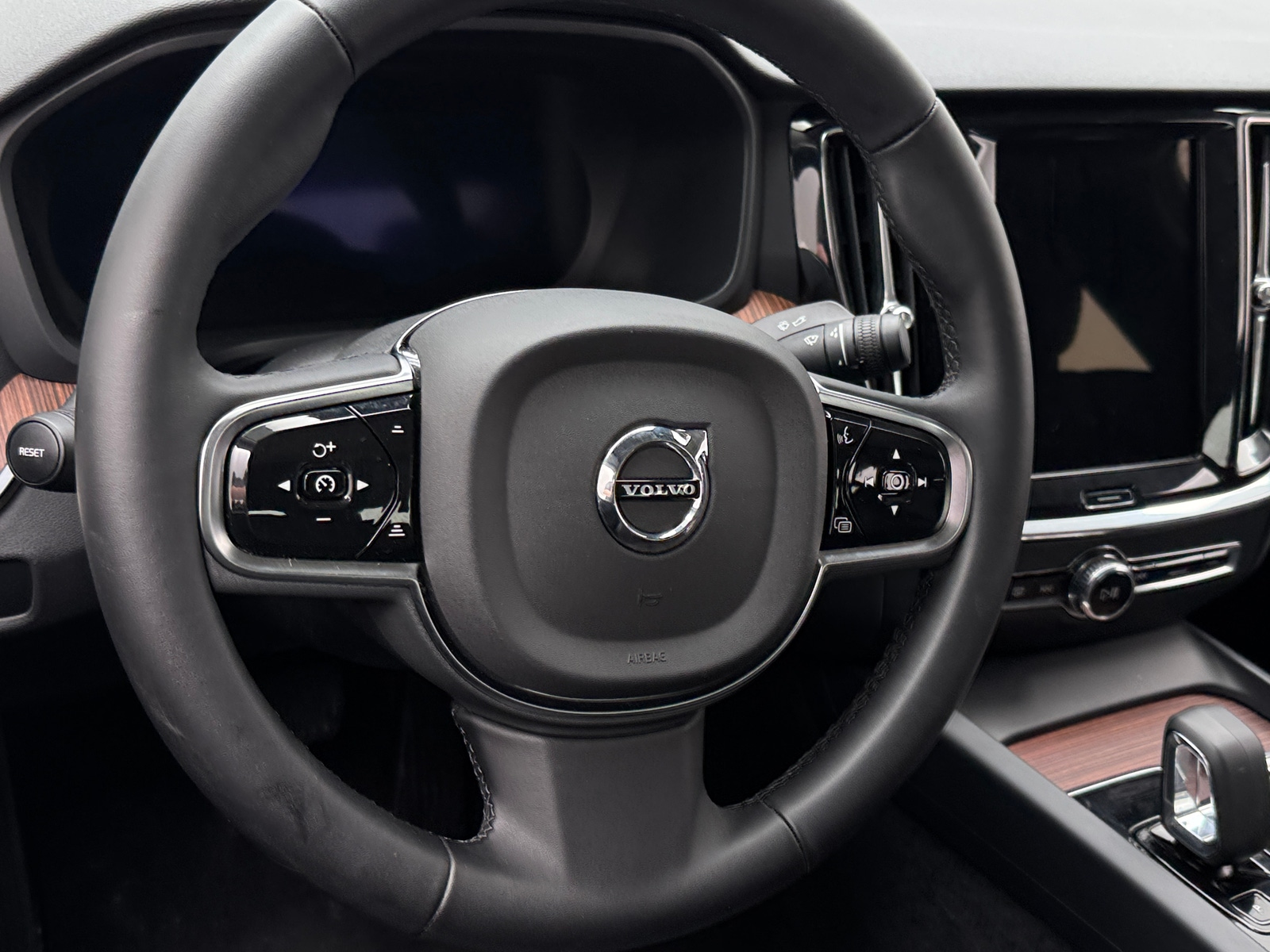 Thumbnail: 2025 Volvo S60 - 4