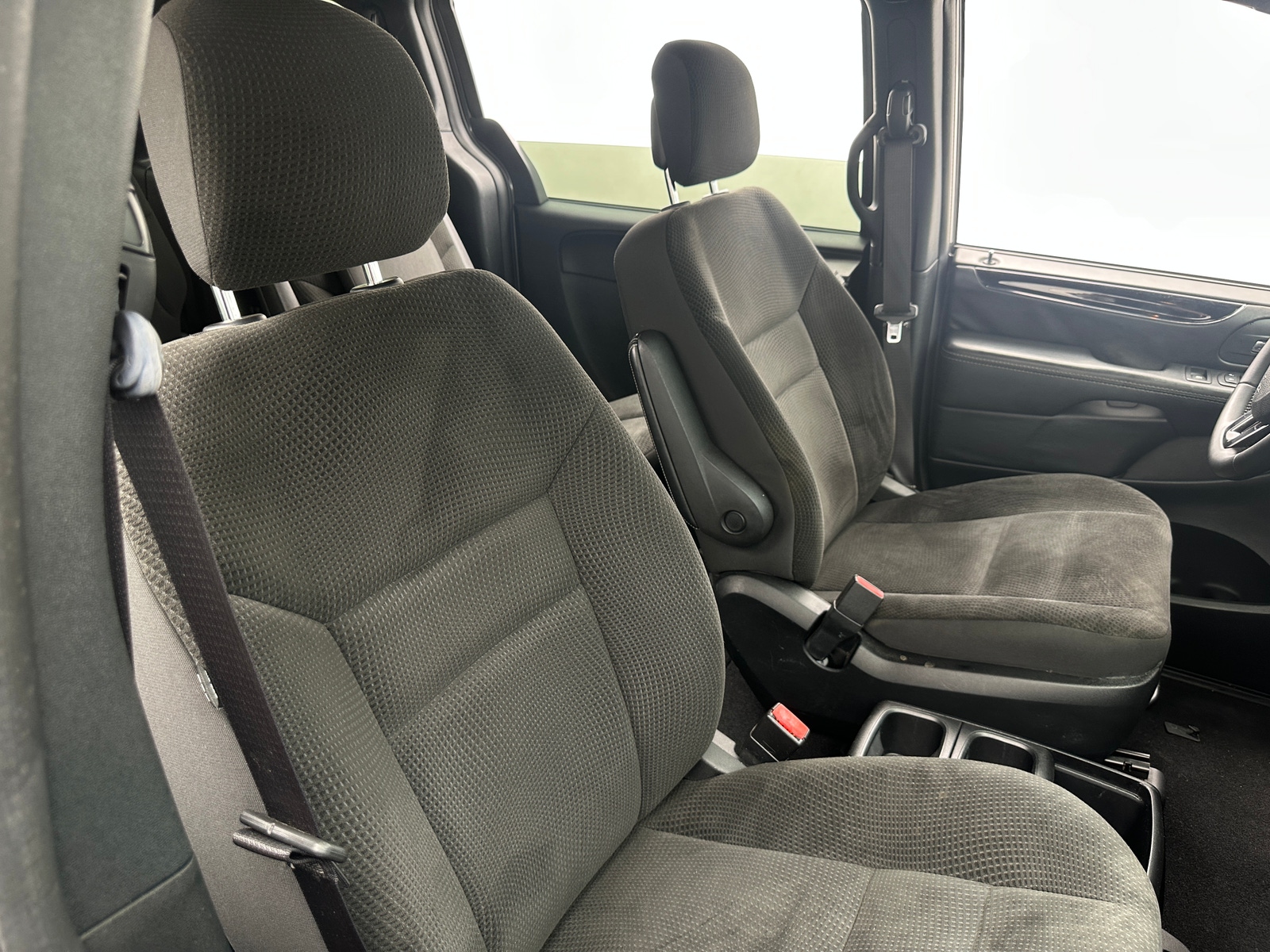 Thumbnail: 2017 Dodge Grand Caravan - 2