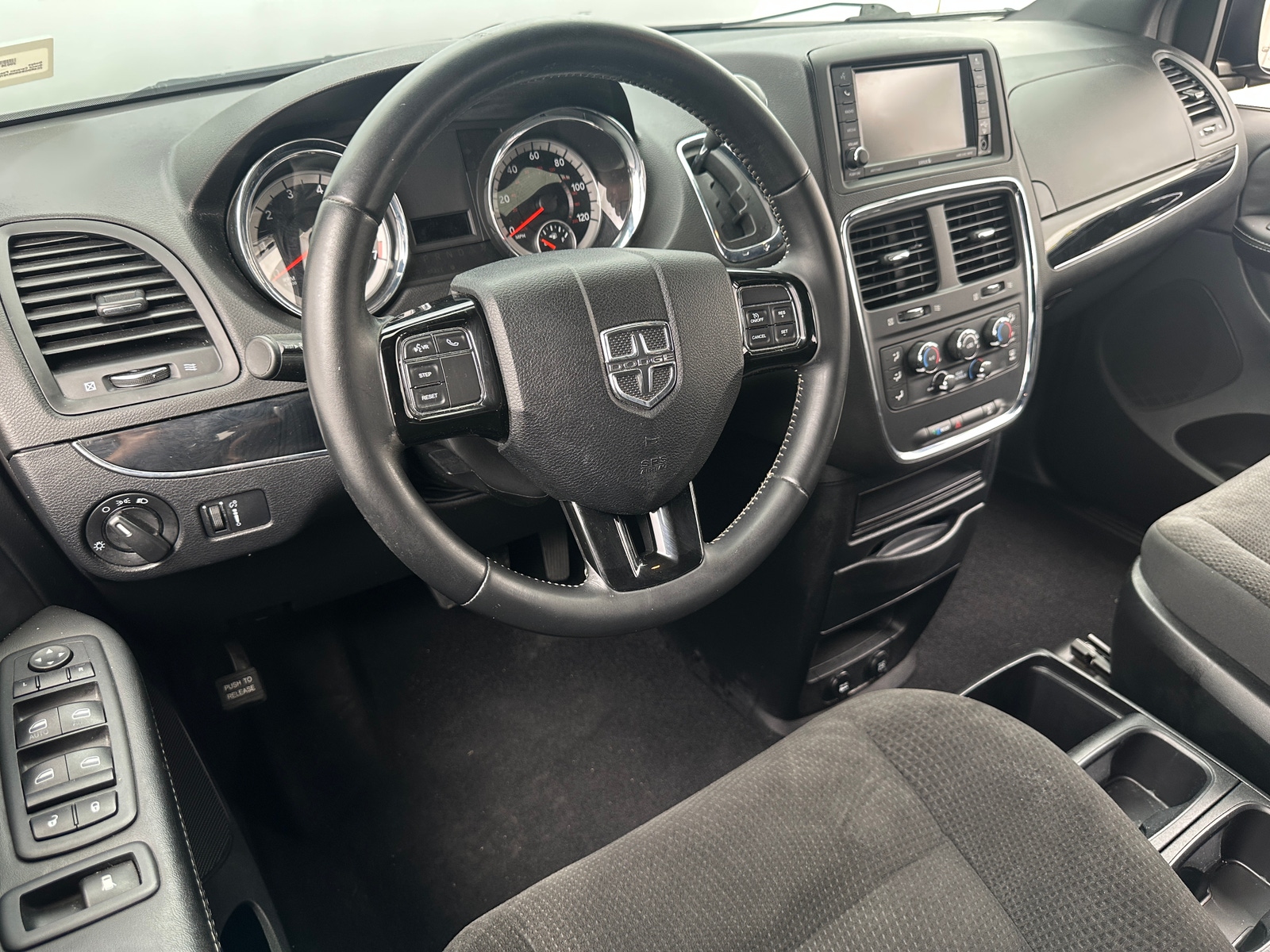 Thumbnail: 2017 Dodge Grand Caravan - 3