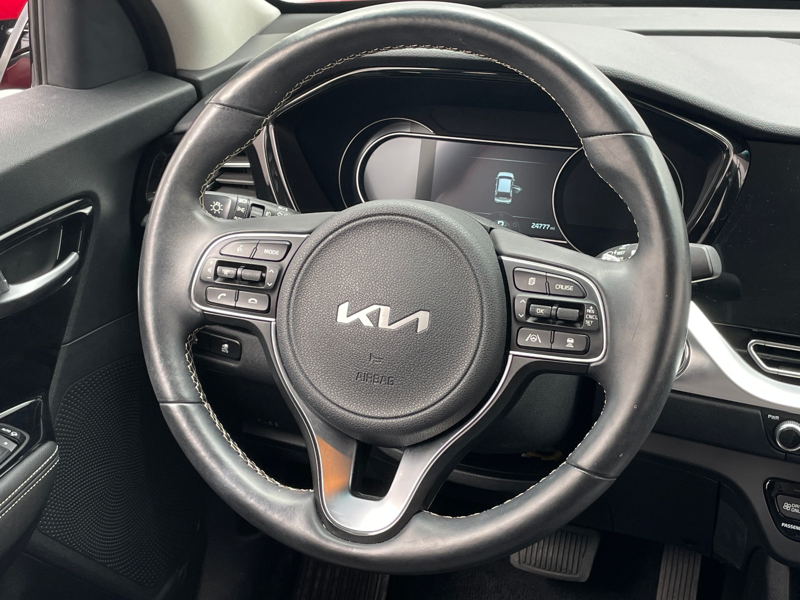 Thumbnail: 2022 Kia Niro - 4