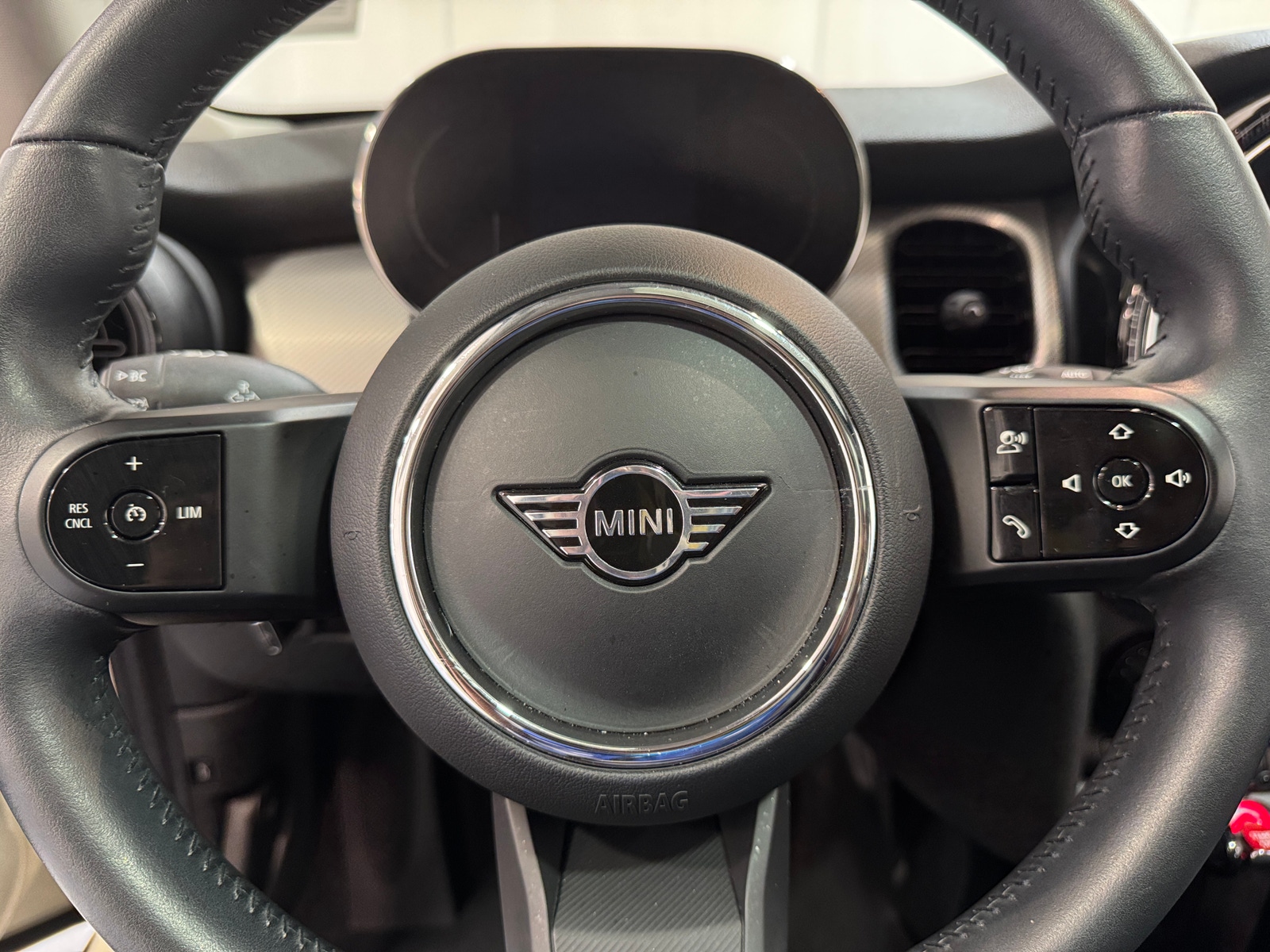 Thumbnail: 2022 MINI Cooper Hardtop - 3