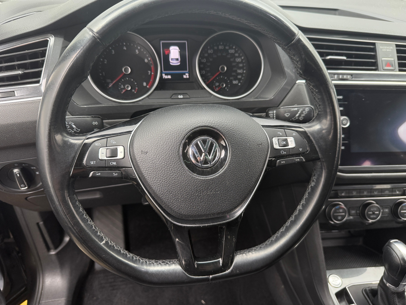 Thumbnail: 2018 Volkswagen Tiguan - 4