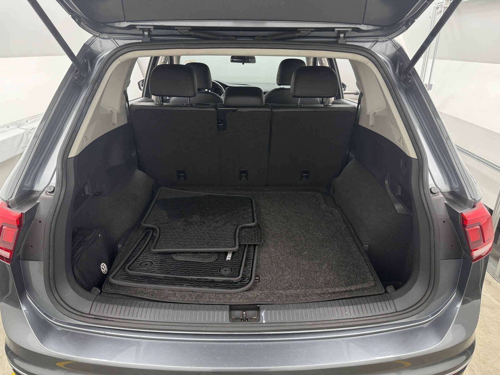 Thumbnail: 2018 Volkswagen Tiguan - 6
