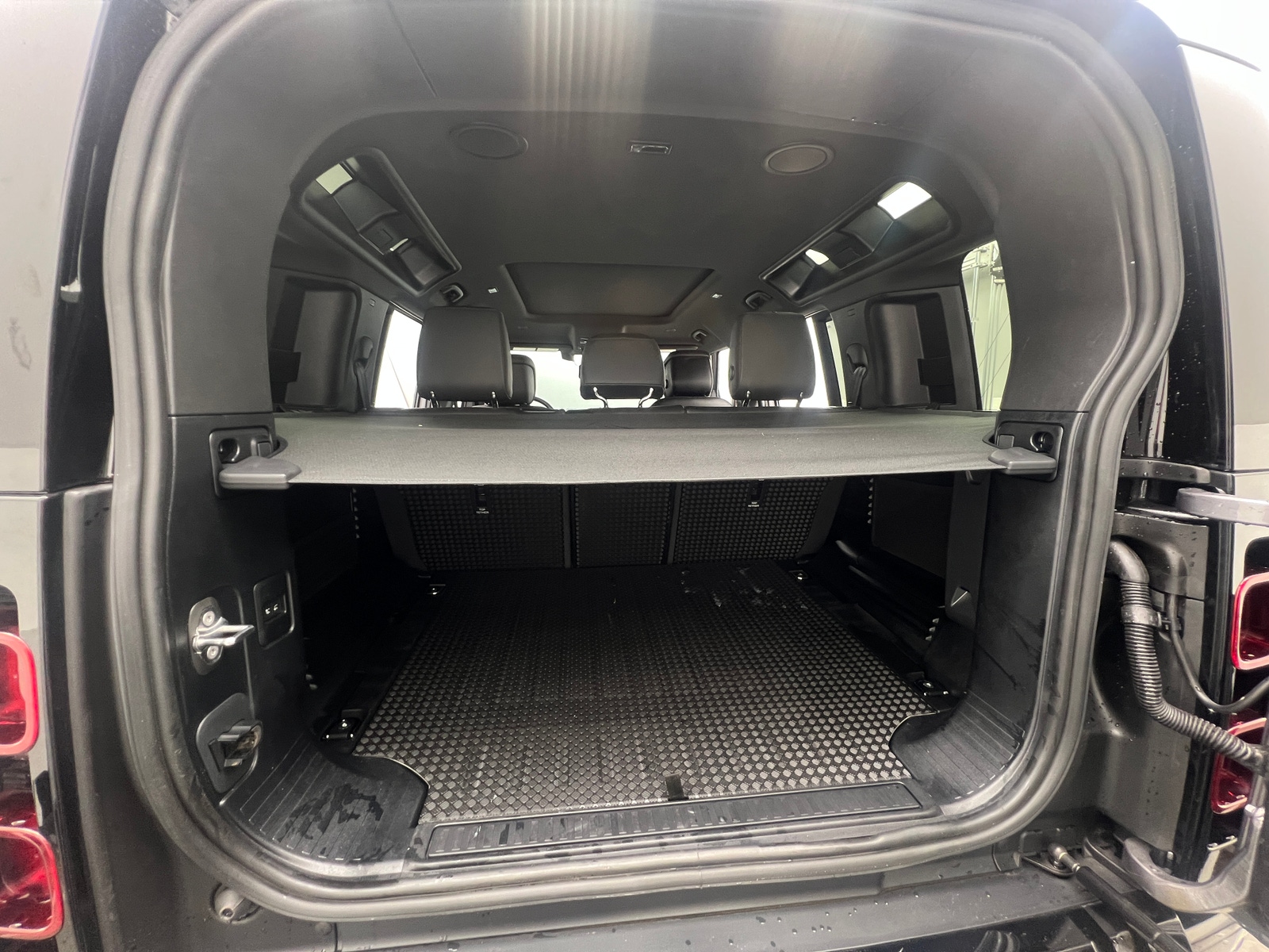 Thumbnail: 2024 Land Rover Defender - 7