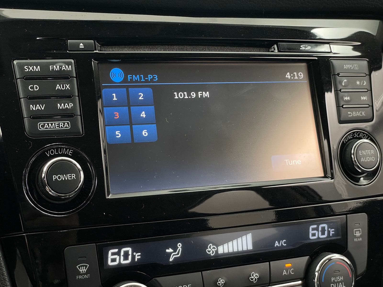 Thumbnail: 2016 Nissan Rogue - 4
