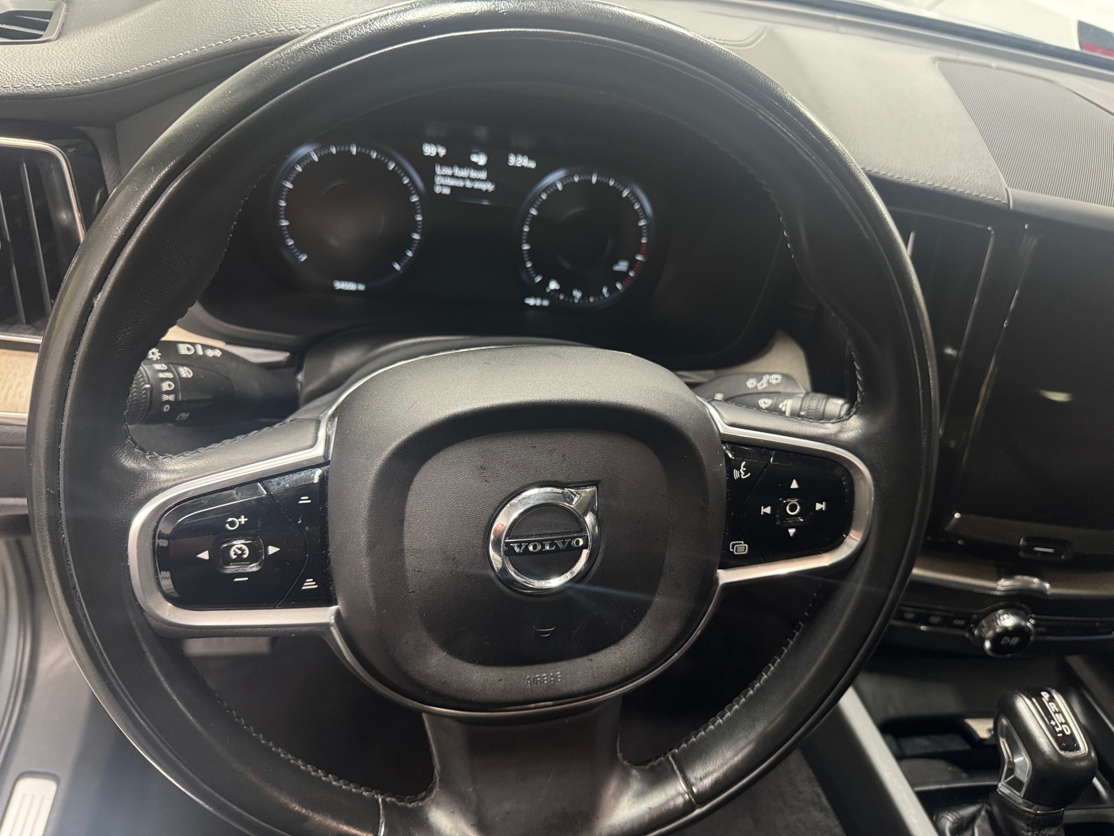 Thumbnail: 2018 Volvo XC60 - 4
