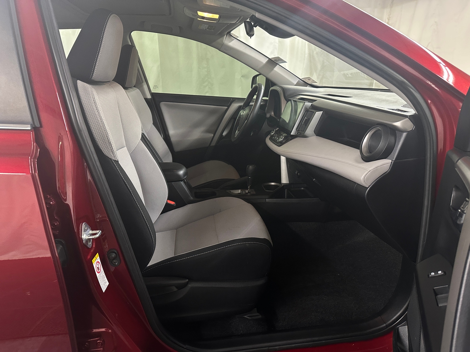 Thumbnail: 2018 Toyota RAV4 - 2
