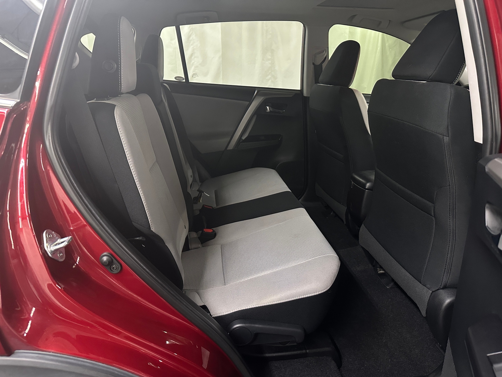 Thumbnail: 2018 Toyota RAV4 - 6