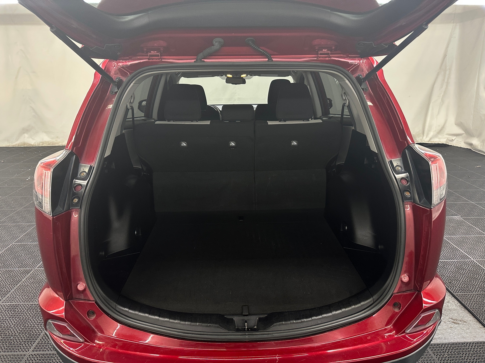 Thumbnail: 2018 Toyota RAV4 - 7