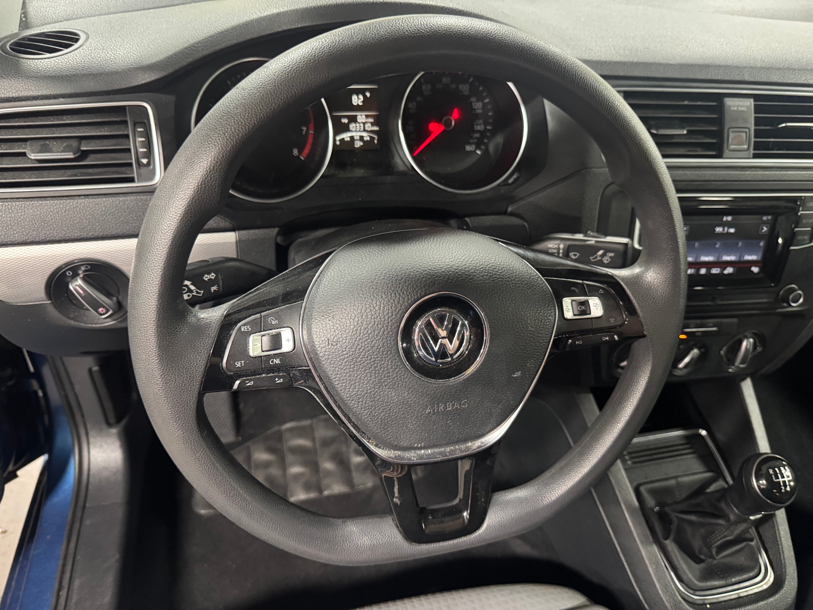 Thumbnail: 2017 Volkswagen Jetta - 5