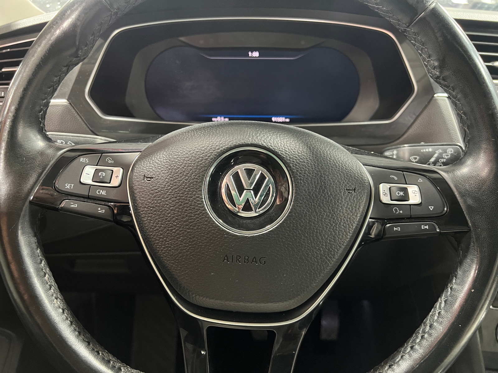 Thumbnail: 2018 Volkswagen Tiguan - 4